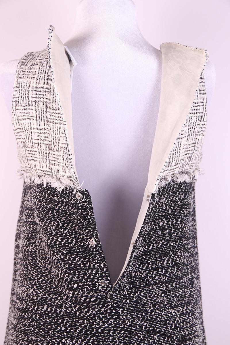 Chanel 2014 Schwarz Elfenbein Tweed Combo ärmelloses Etuikleid im Angebot 8