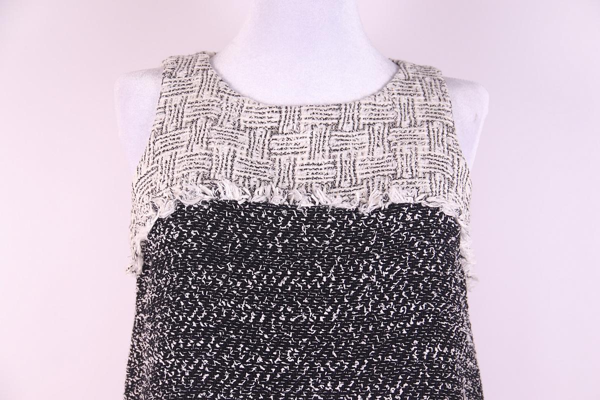Chanel 2014 Schwarz Elfenbein Tweed Combo ärmelloses Etuikleid im Angebot 1