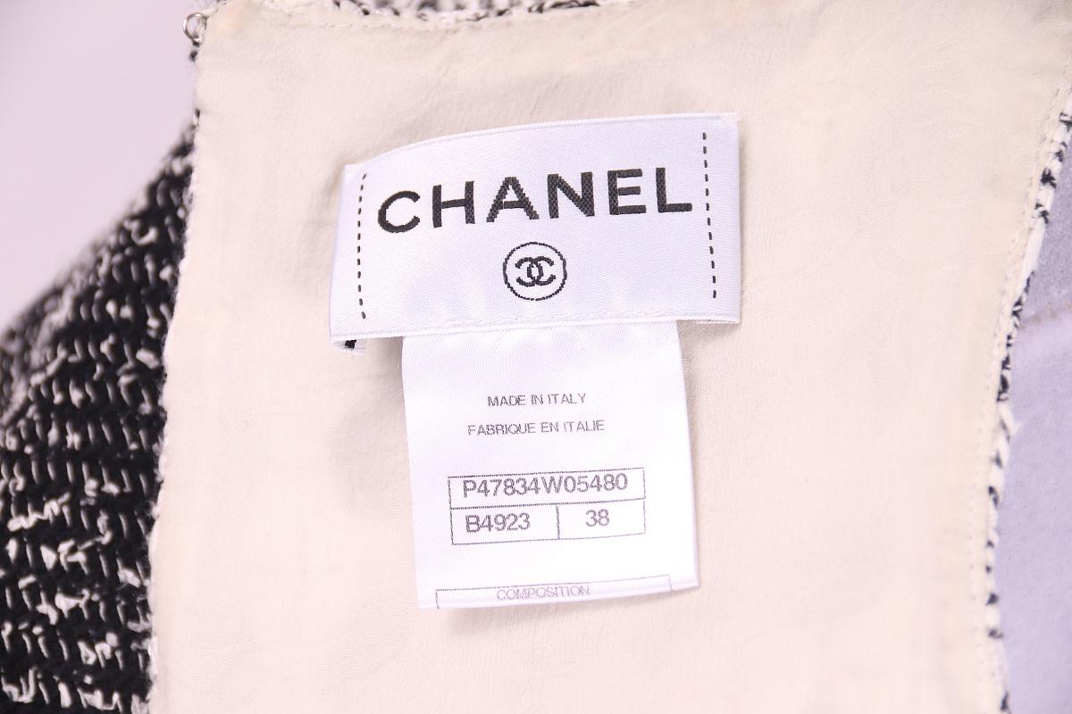 Chanel 2014 Schwarz Elfenbein Tweed Combo ärmelloses Etuikleid im Angebot 2