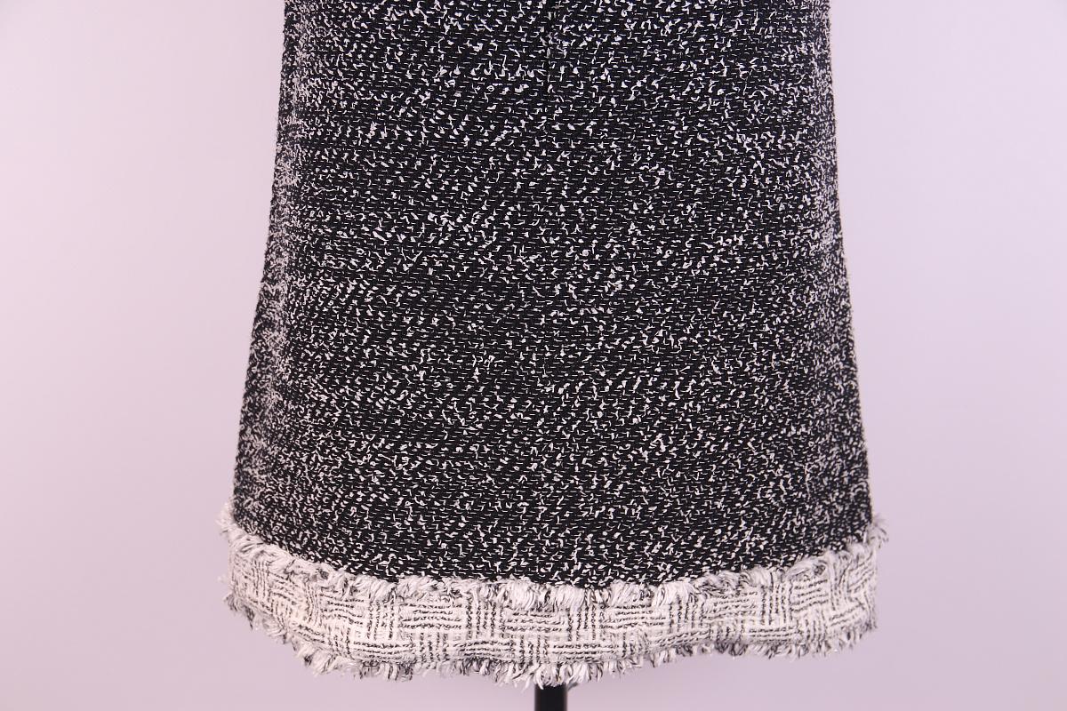 Chanel 2014 Schwarz Elfenbein Tweed Combo ärmelloses Etuikleid im Angebot 4