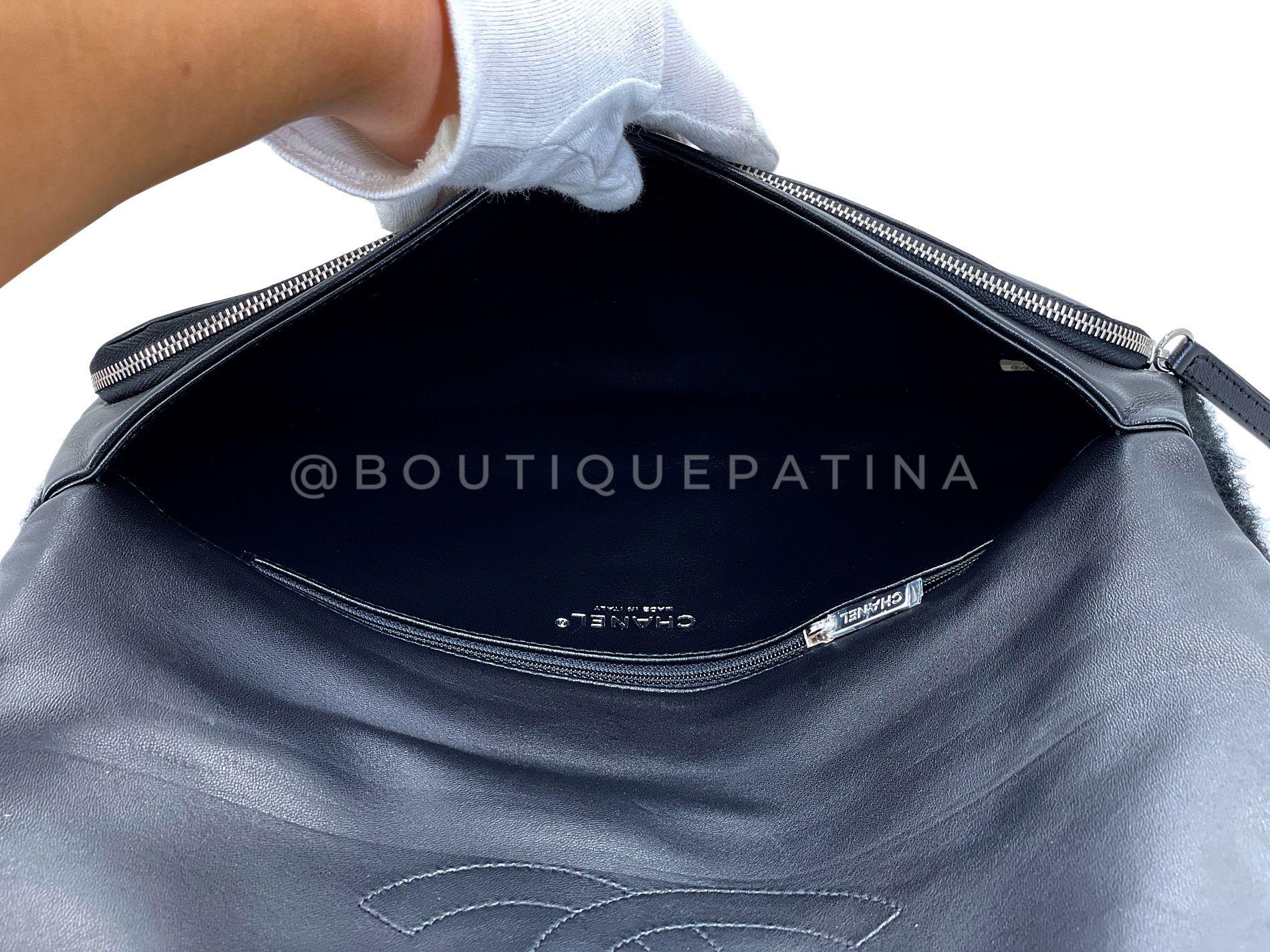 Chanel 2014 - Pochette géante en fourrure de supermarché noire SHW Comic 68596 en vente 5
