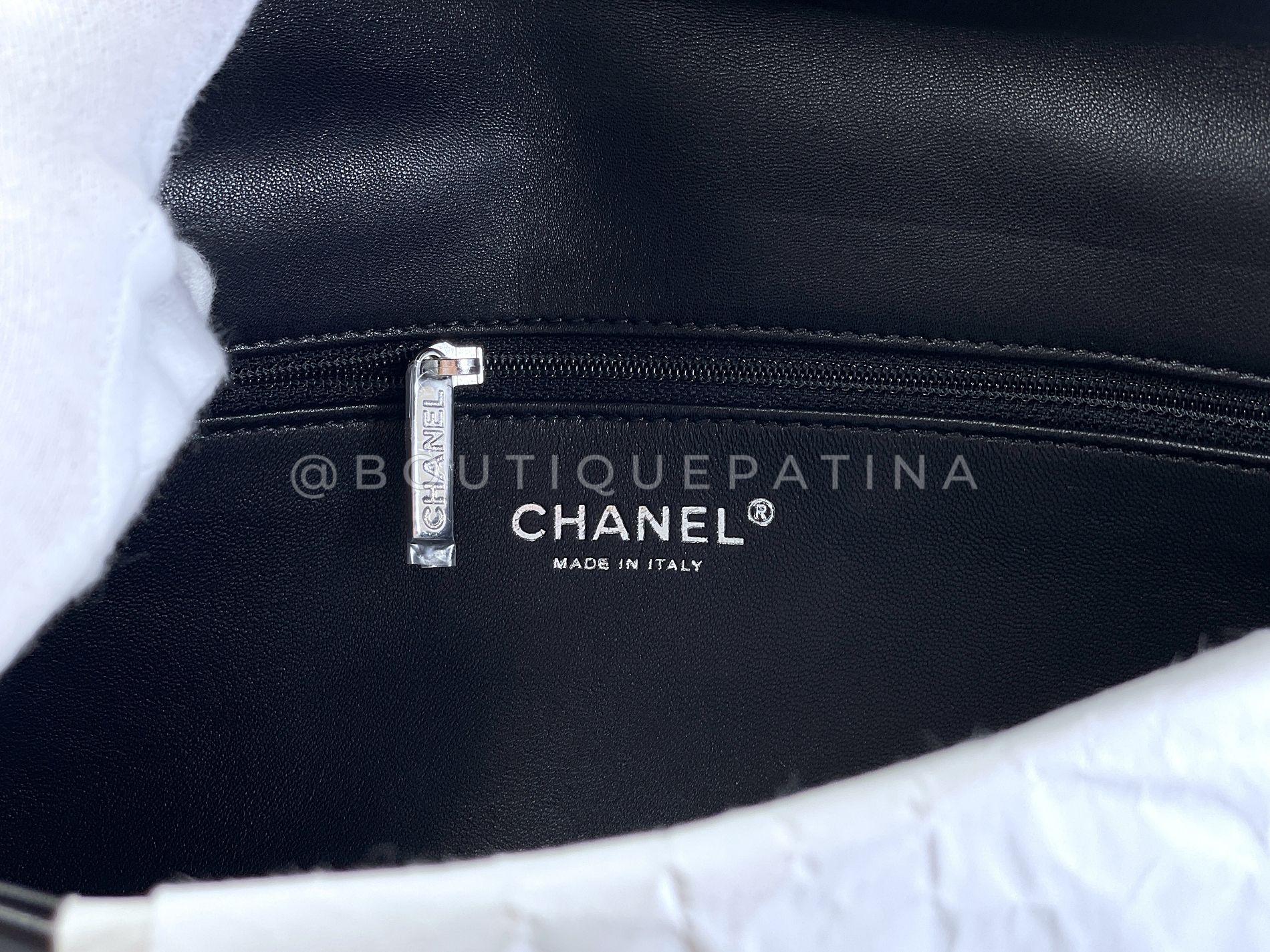 Chanel 2014 - Pochette géante en fourrure de supermarché noire SHW Comic 68596 en vente 6