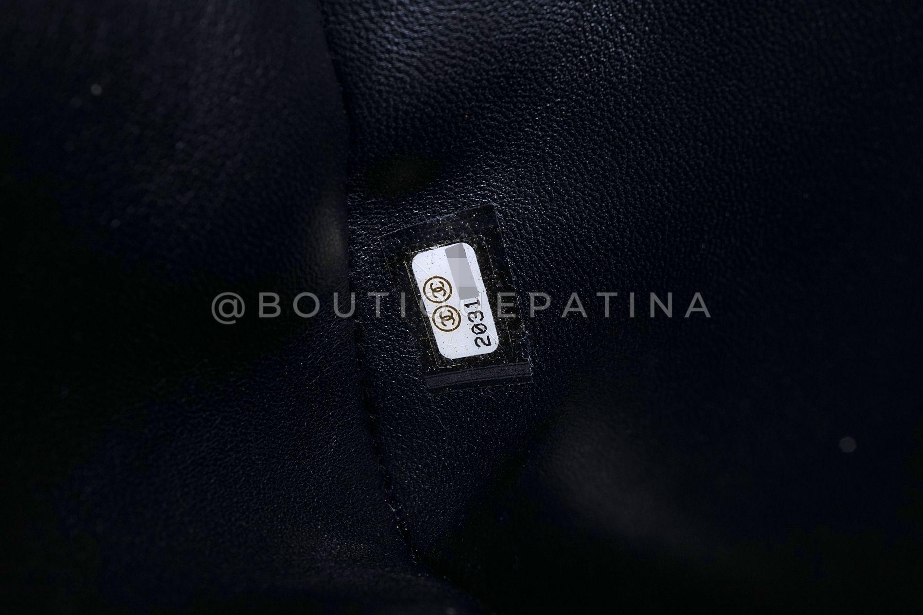 Chanel 2014 - Pochette géante en fourrure de supermarché noire SHW Comic 68596 en vente 7