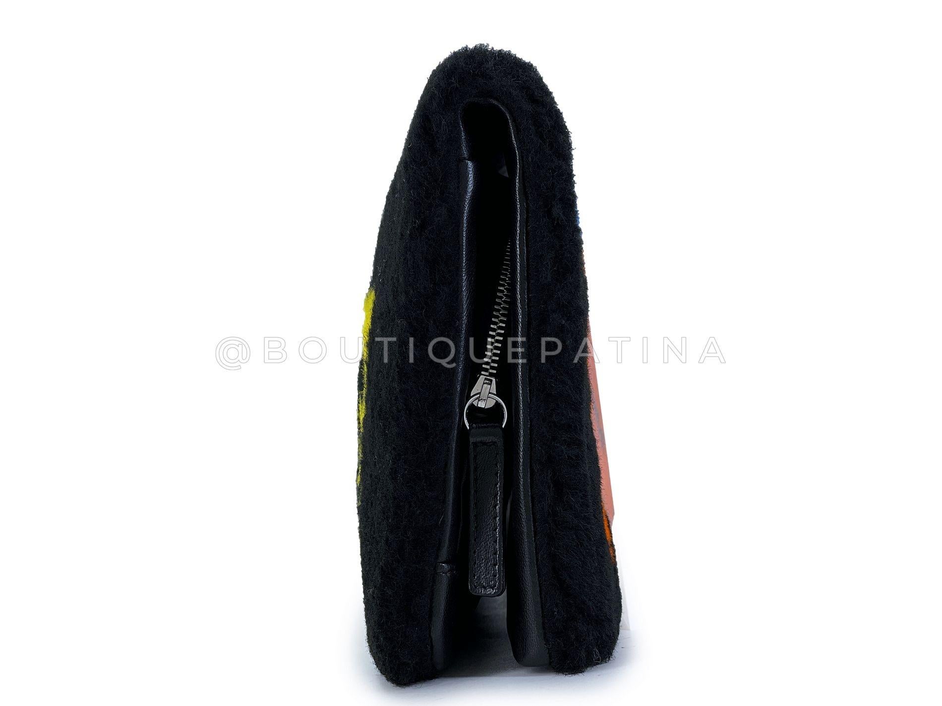 Noir Chanel 2014 - Pochette géante en fourrure de supermarché noire SHW Comic 68596 en vente