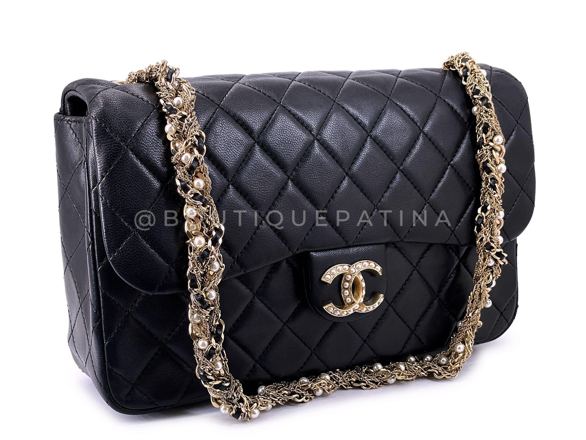 Articolo del negozio: 68911
Una variante unica e difficile da trovare delle patelle Chanel è la lussuosa Chanel 2014 Black Westminster Pearl Braided Flap Bag GHW.

La patta è impreziosita da gemme simili a perle incastonate nell'hardware dorato del