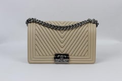 Chanel 2014 Boy Medium verschönerte Chevron Leder-Umhängetasche
