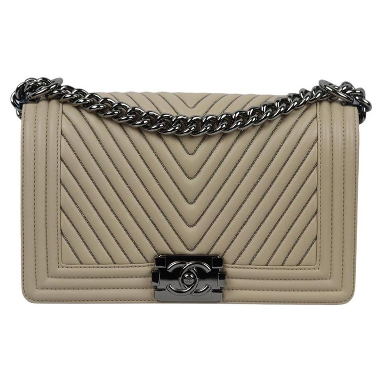 Chanel Chevron Lambskin New Medium Boy Bag (SHF-TUOid1)