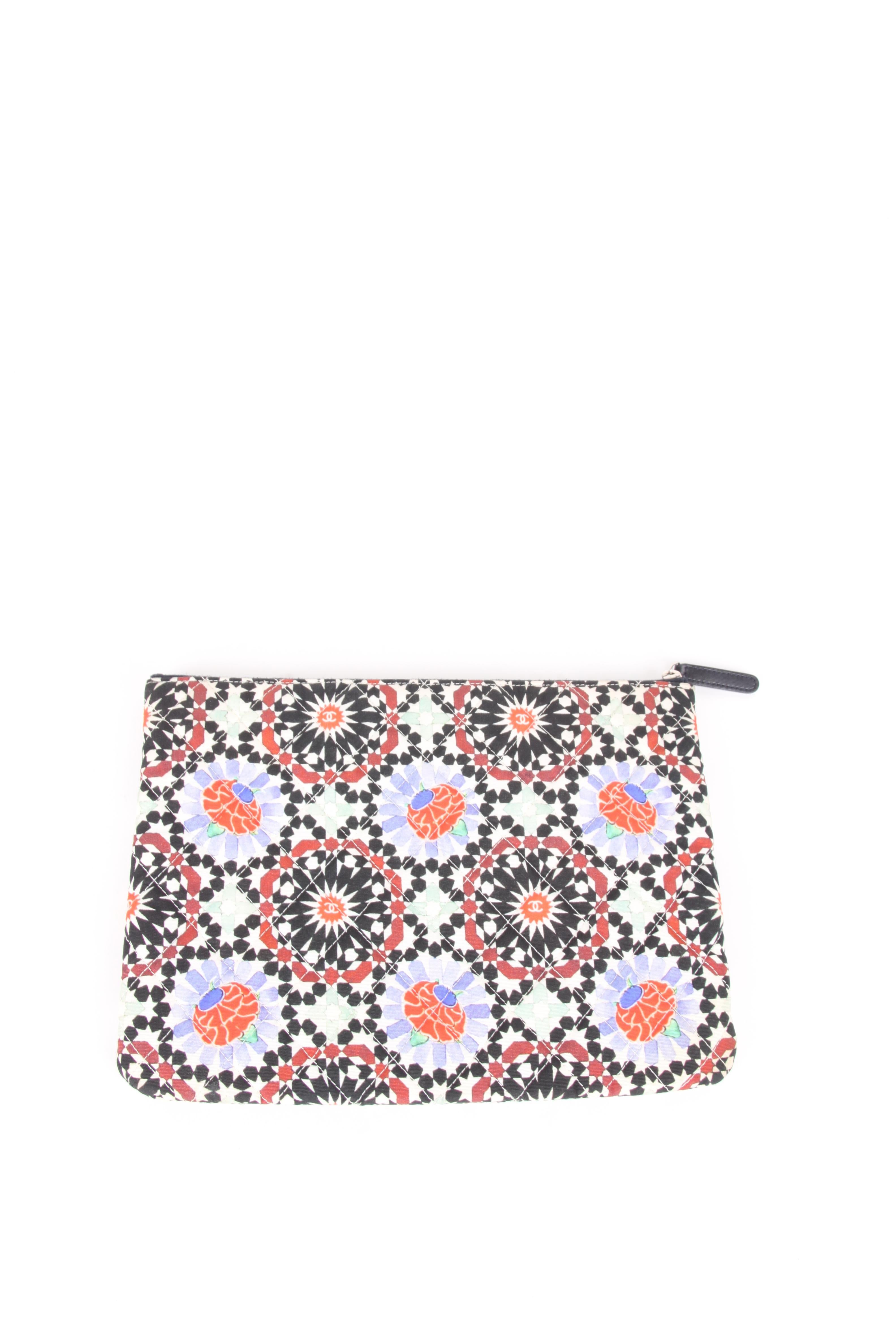 Chanel 2014 Dubai Quilted Multicolor Flower Limited Edition Clutch Bag In Excellent Condition In Baarn, NL