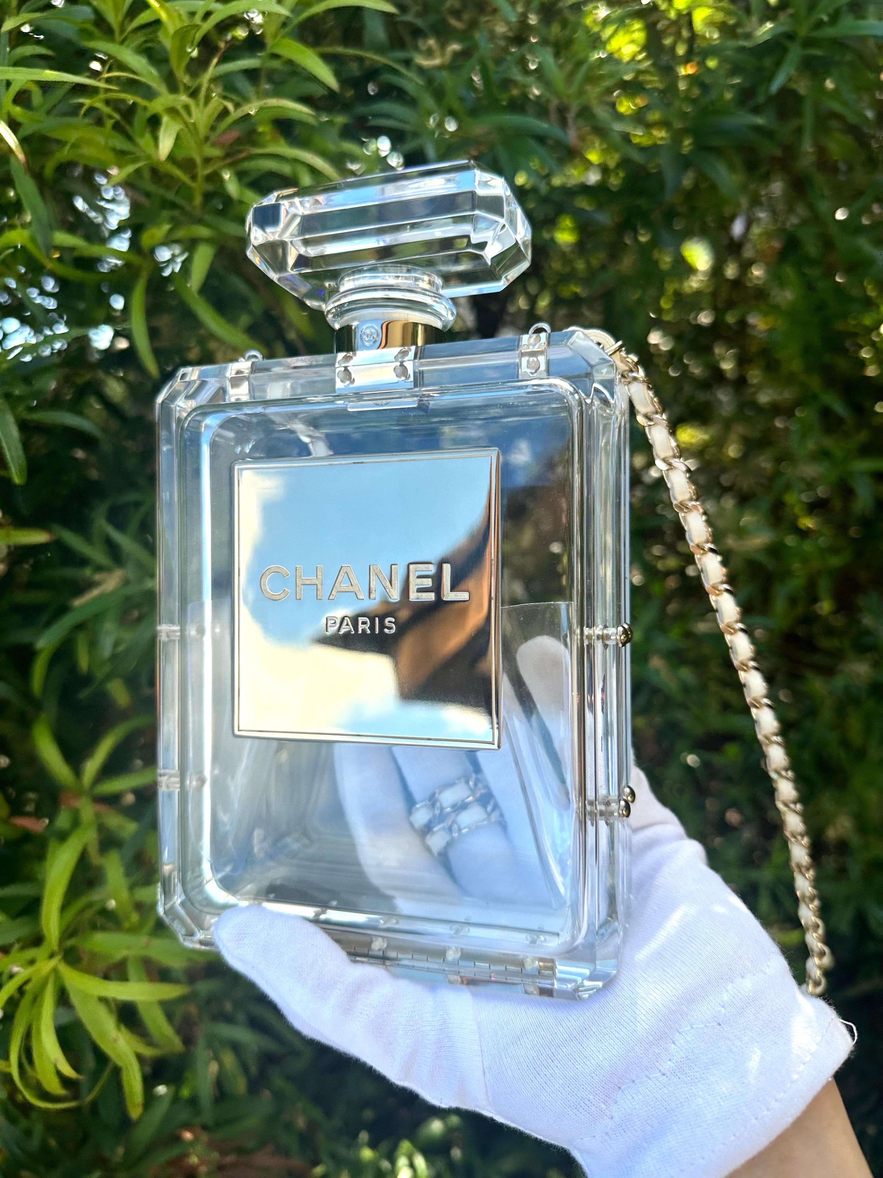 Chanel 2014 Cruise Clear Lucite N°5 Perfume Bottle Clutch (Pochette) Bon état à Honolulu, HI