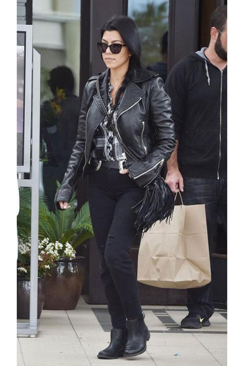 Women's or Men's Chanel 2014 Dallas Drawstring Bucket Quilted Rare Fringe Lambskin Leather Bag For Sale