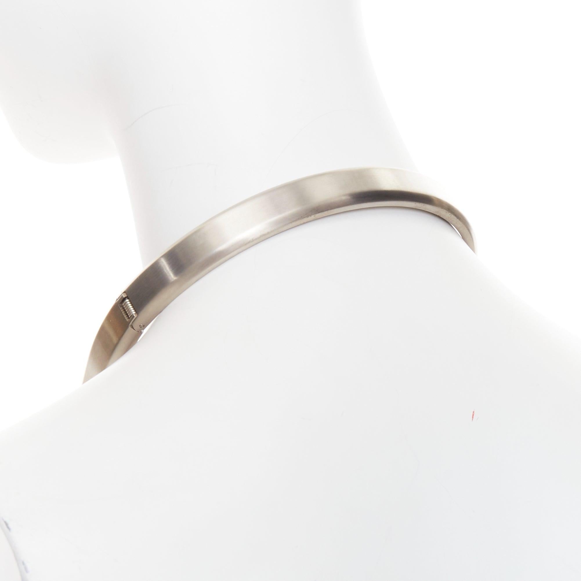 CHANEL 2014 Karl Lagerfeld Runway perle CC casque métal brossé collier en vente 2