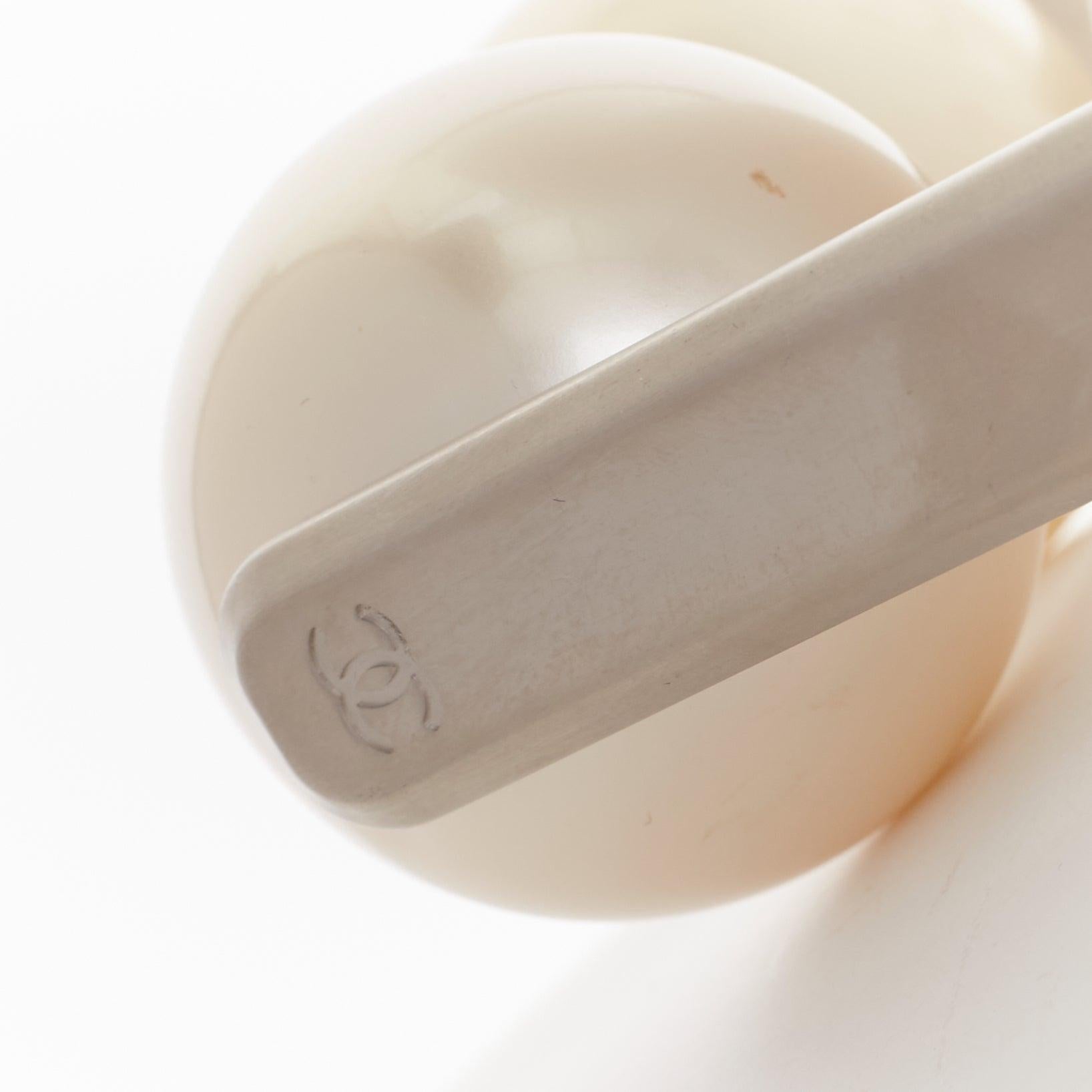 CHANEL 2014 Karl Lagerfeld Runway perle CC casque métal brossé collier en vente 3