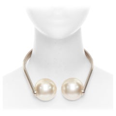 CHANEL 2014 Karl Lagerfeld Runway perle CC casque métal brossé collier