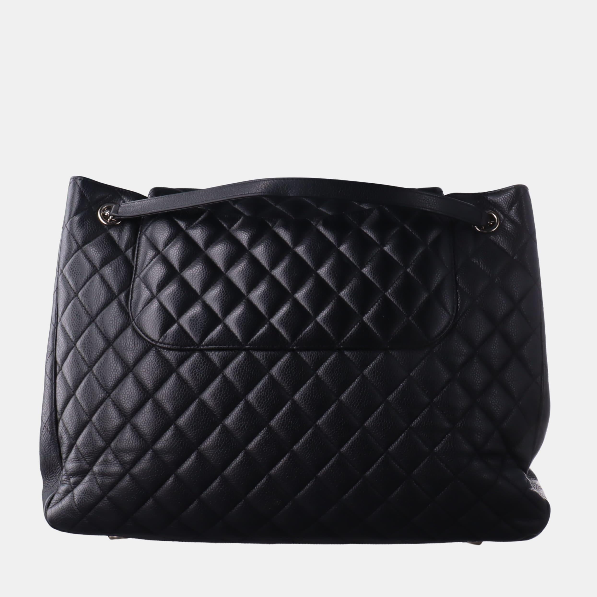 Chanel 2014 Paris-Edinburgh Flap Tote Bag Black Caviar Leather In Good Condition In AUBERVILLIERS, FR