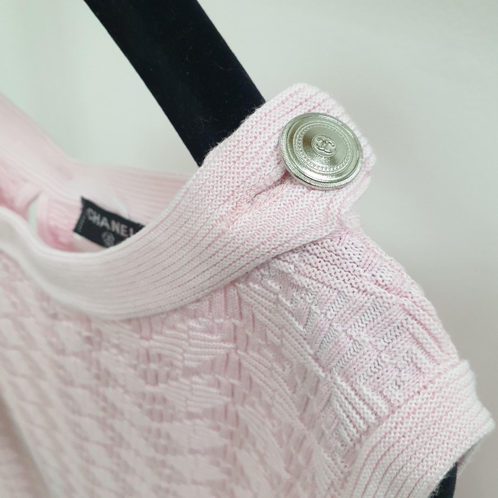 Ensemble cardigan et robe en coton rose CHANEL 2014 Bon état - En vente à Krakow, PL