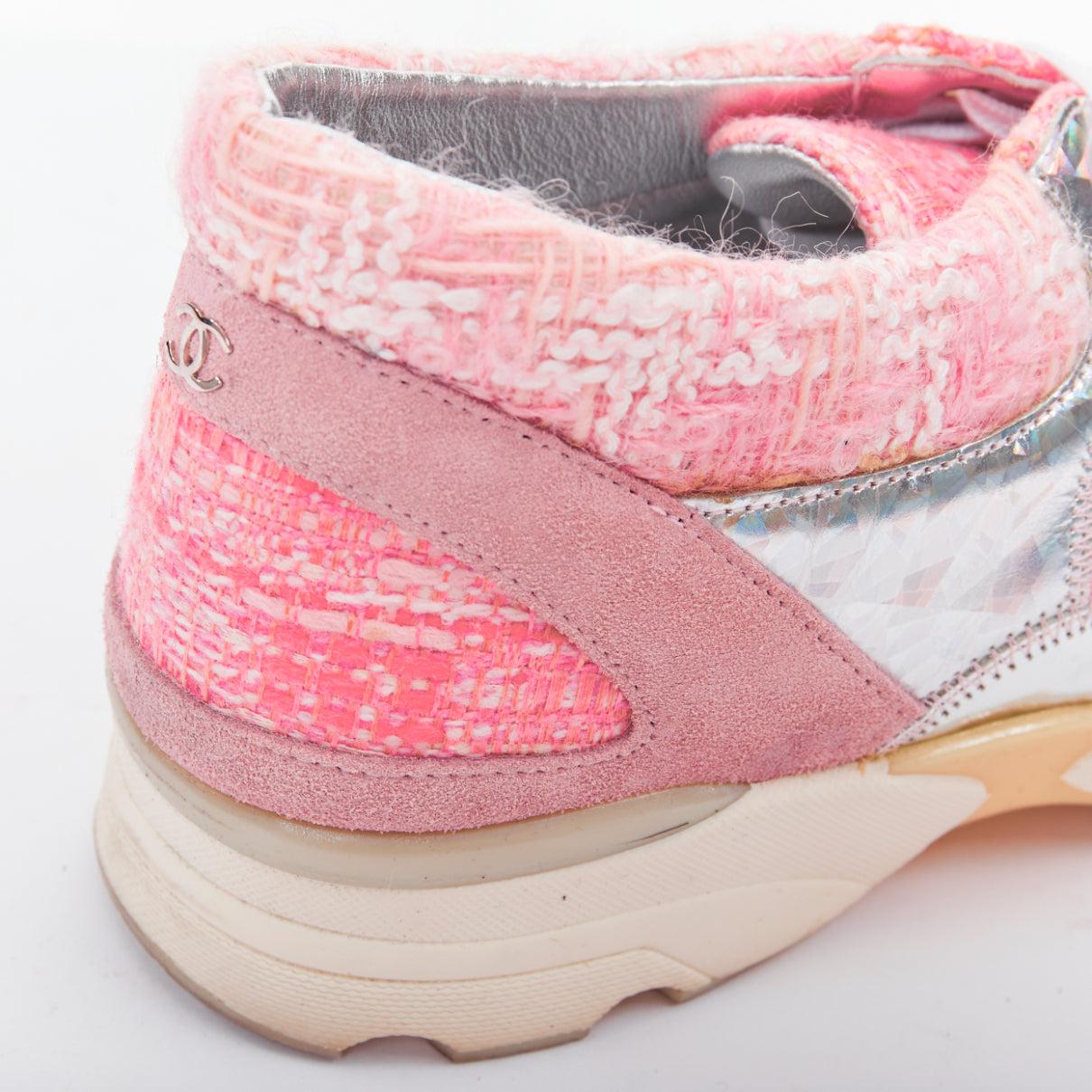 Chanel 2014 scarpe da ginnastica in pelle rosa tweed argento olografico EU38.5 in vendita 2