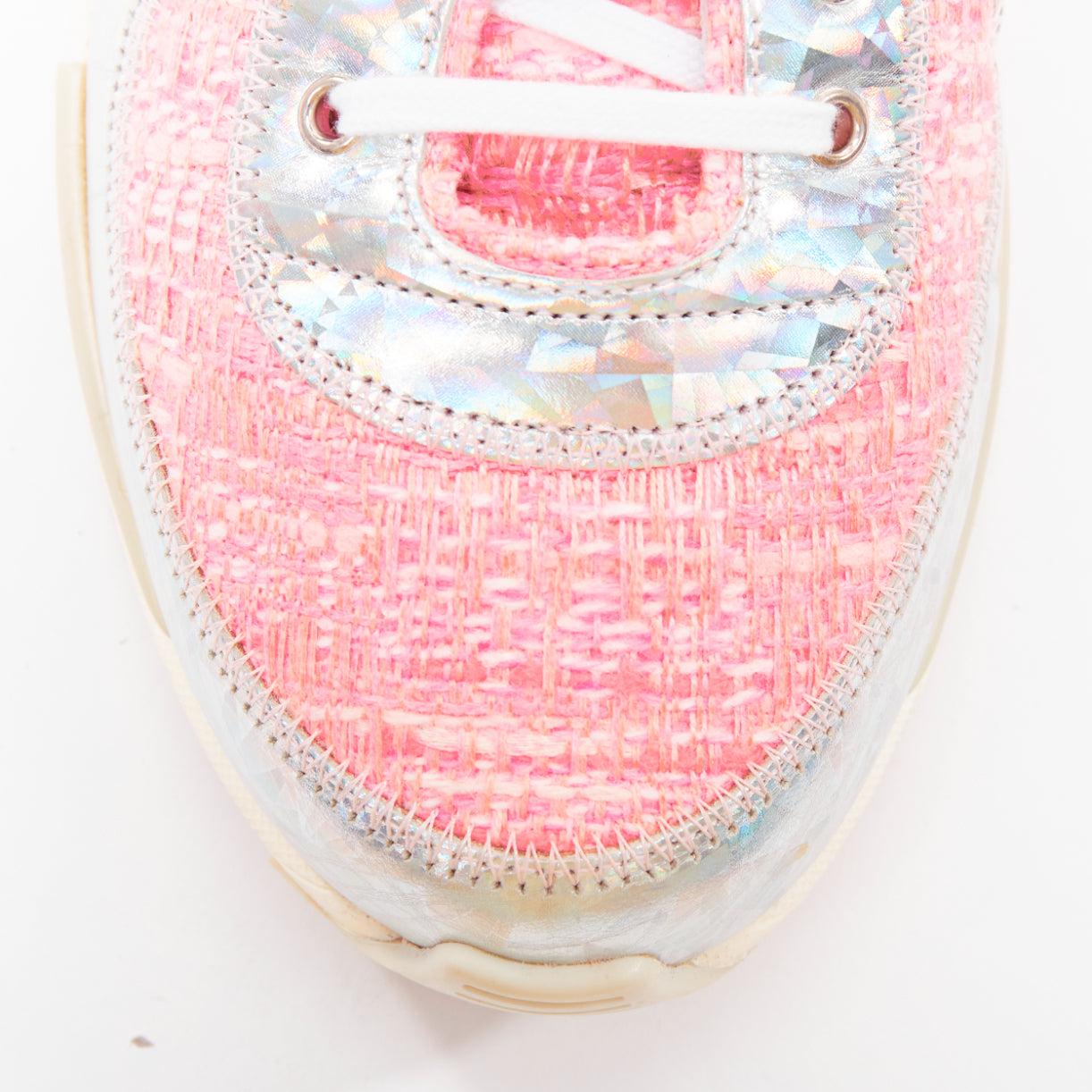 Chanel 2014 scarpe da ginnastica in pelle rosa tweed argento olografico EU38.5 in vendita 3