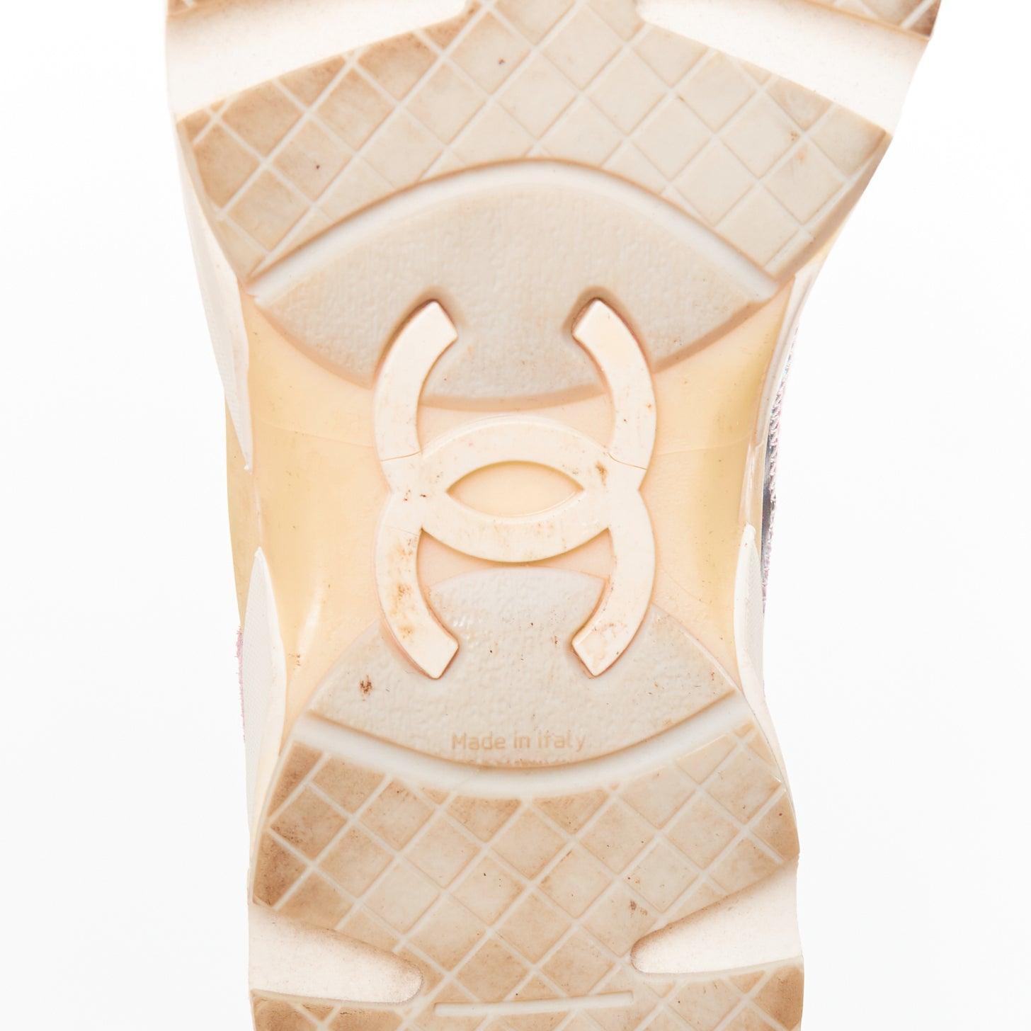 Chanel 2014 scarpe da ginnastica in pelle rosa tweed argento olografico EU38.5 in vendita 4