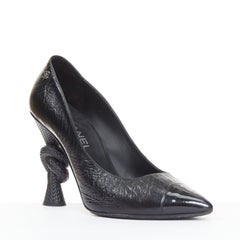 CHANEL 2014 Runway Sculpted Sailor Knot crumpled leather CC cap toe pumps EU38.5