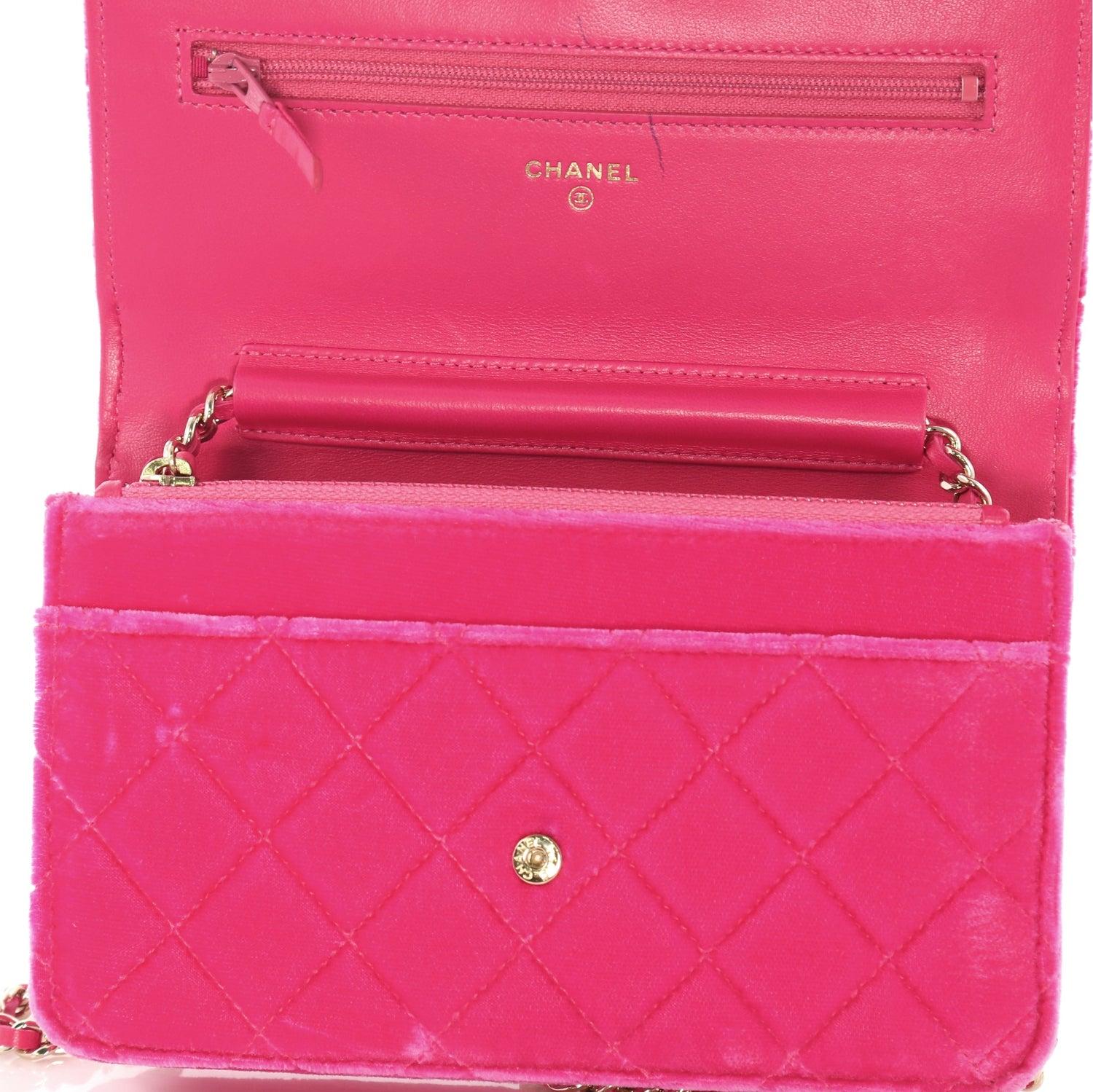 Chanel 2014 Samt Neonrosa Brieftasche an Kette WOC Crossbody Klappentasche im Angebot 2
