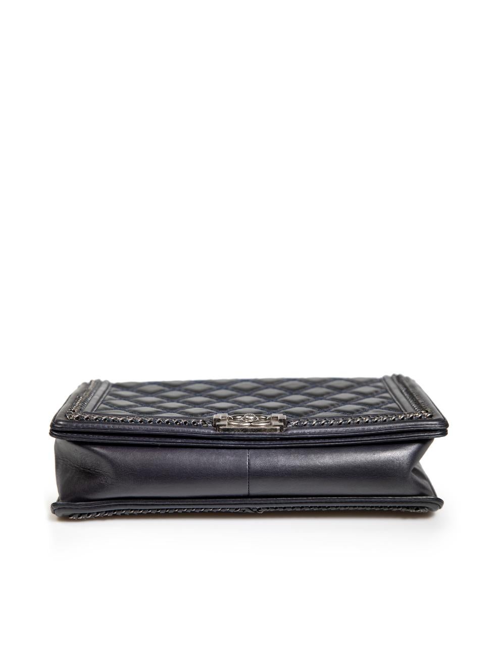 Chanel 2015-2016 Grand sac de garçon en cuir de veau noir matelassé avec anse en chaîne Pour femmes en vente
