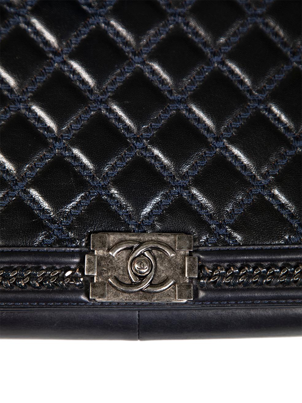 Chanel 2015-2016 Grand sac de garçon en cuir de veau noir matelassé avec anse en chaîne en vente 3