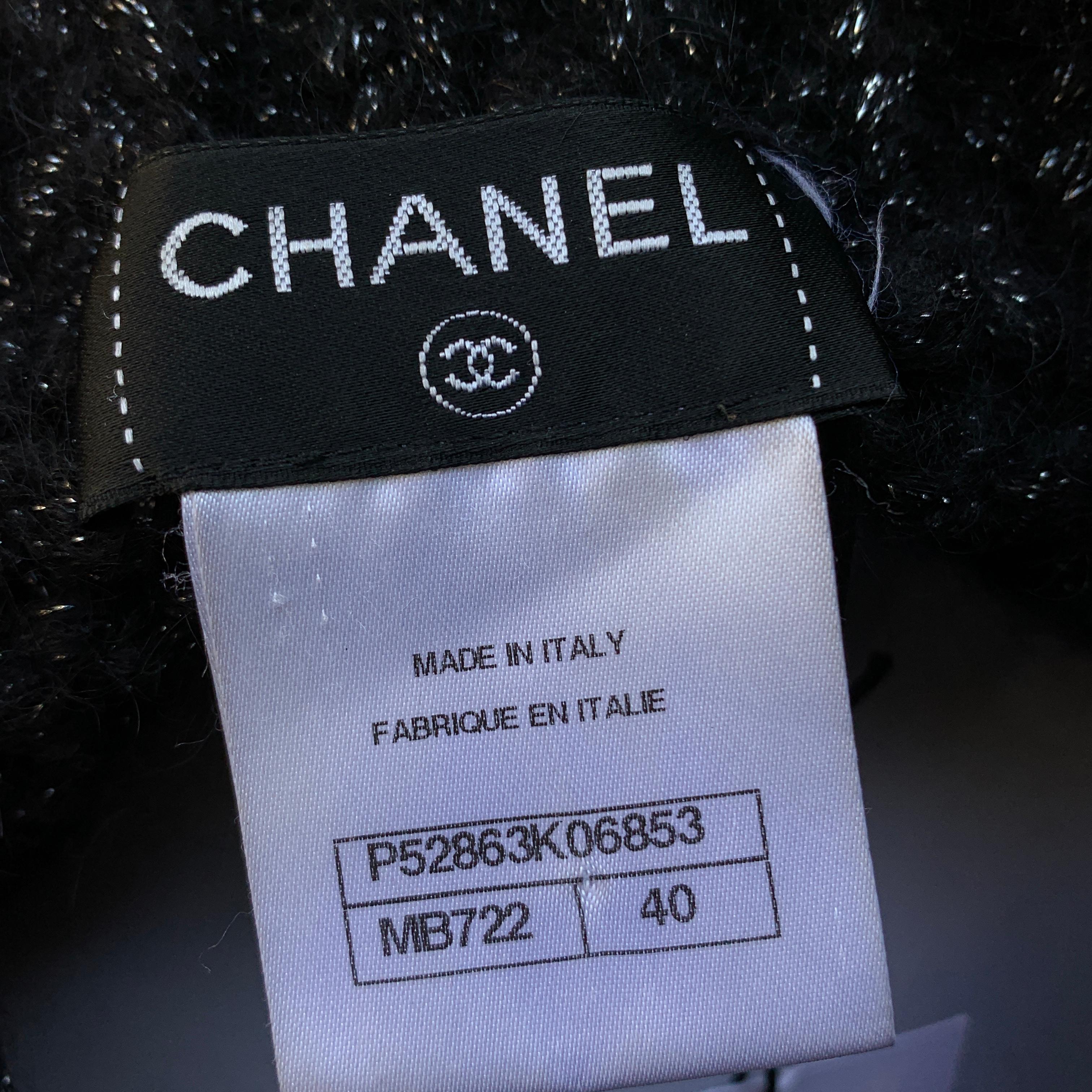 Chanel 2015 Black and Brown Lurex Knit Cardigan Size 40 FR For Sale 2