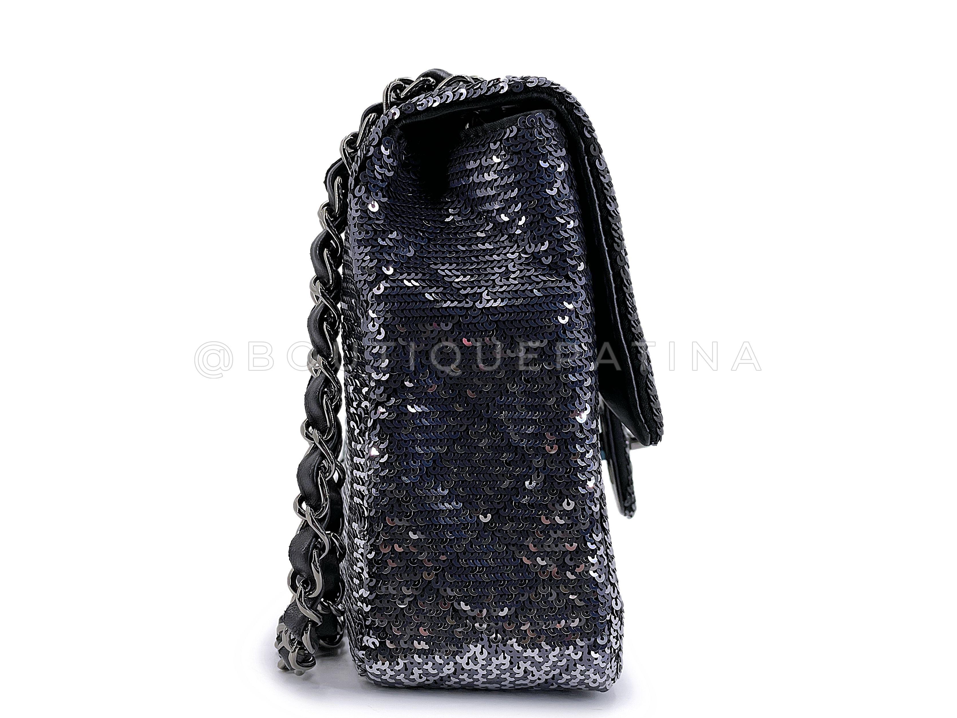 Women's Chanel 2015 Black Silver Quilted Sequin Medium Classic Flap Bag 67572 For Sale