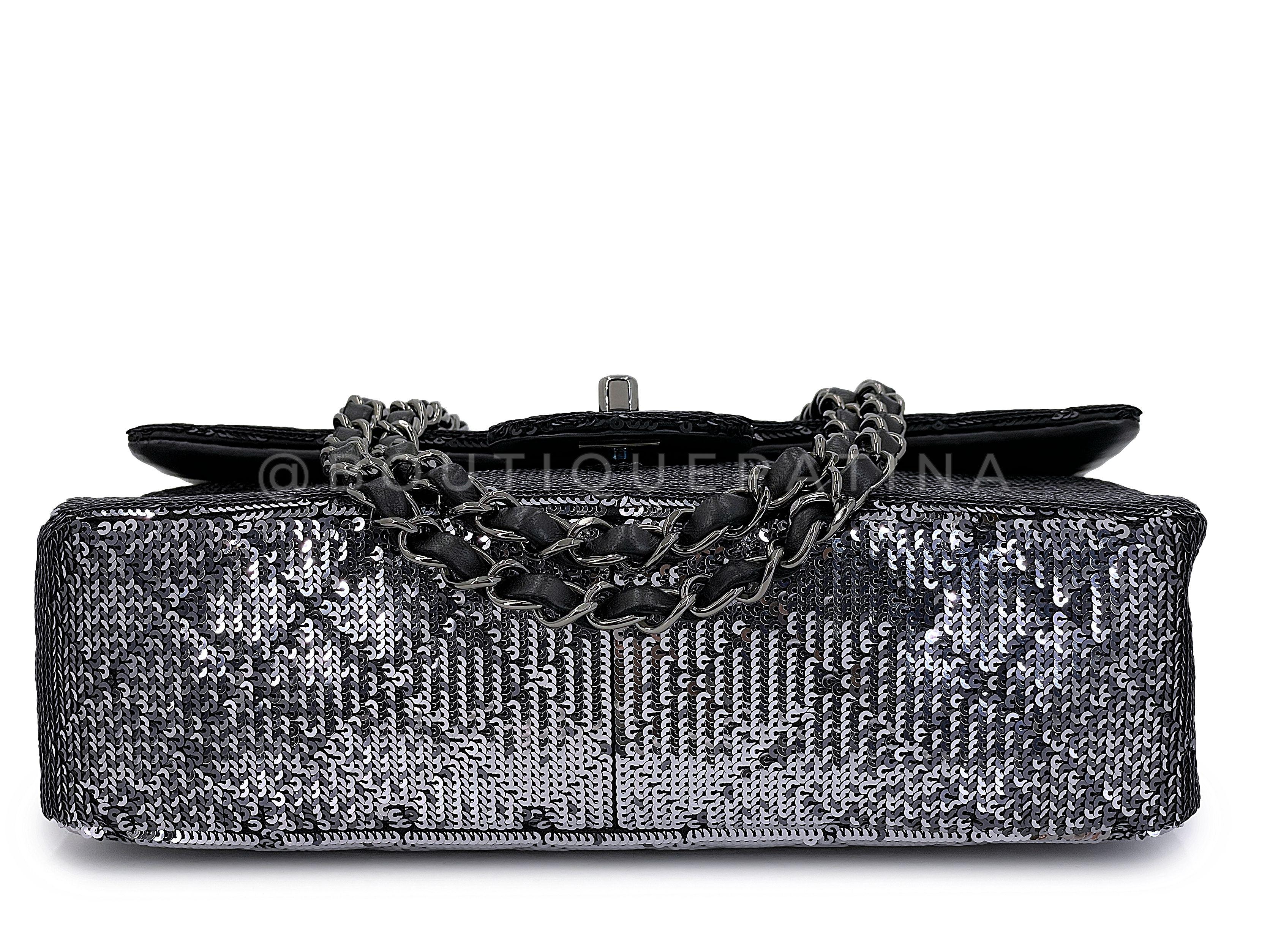 Chanel 2015 Black Silver Quilted Sequin Medium Classic Flap Bag 67572 For Sale 2