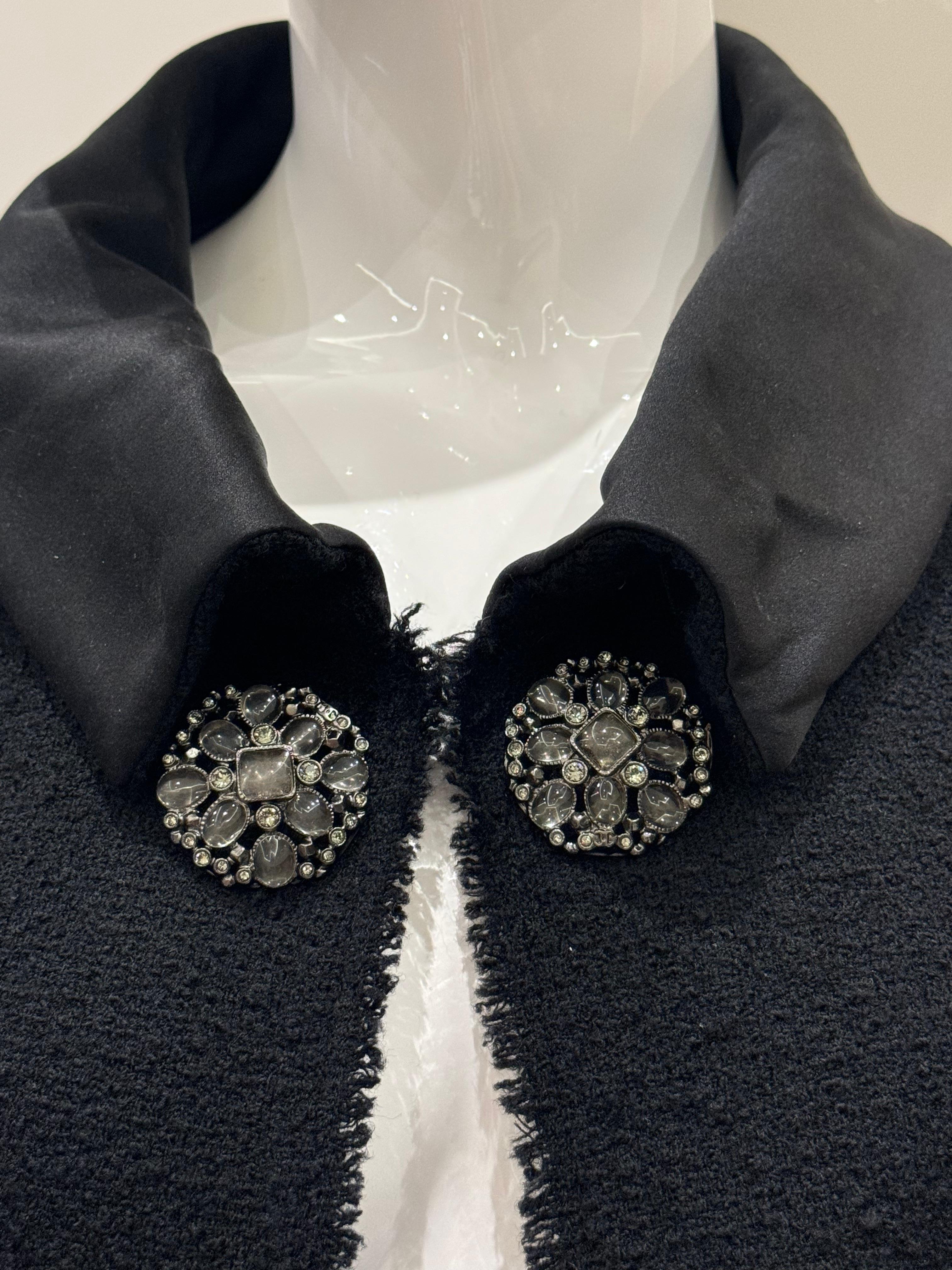 Donna Chanel 2015 cappotto in tweed di lana nero con bottoni oversize Gripoix in vendita