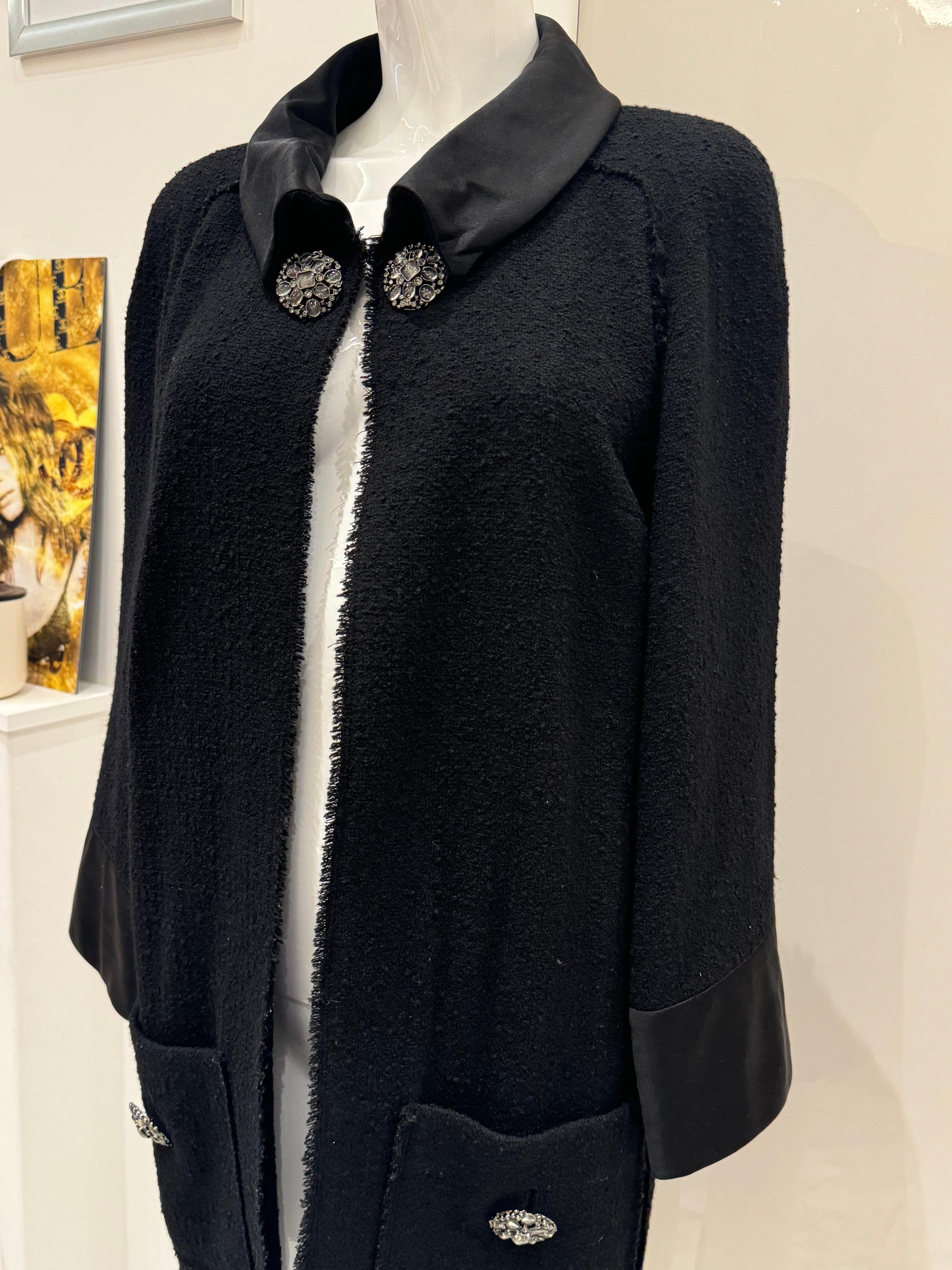 Chanel 2015 cappotto in tweed di lana nero con bottoni oversize Gripoix in vendita 1