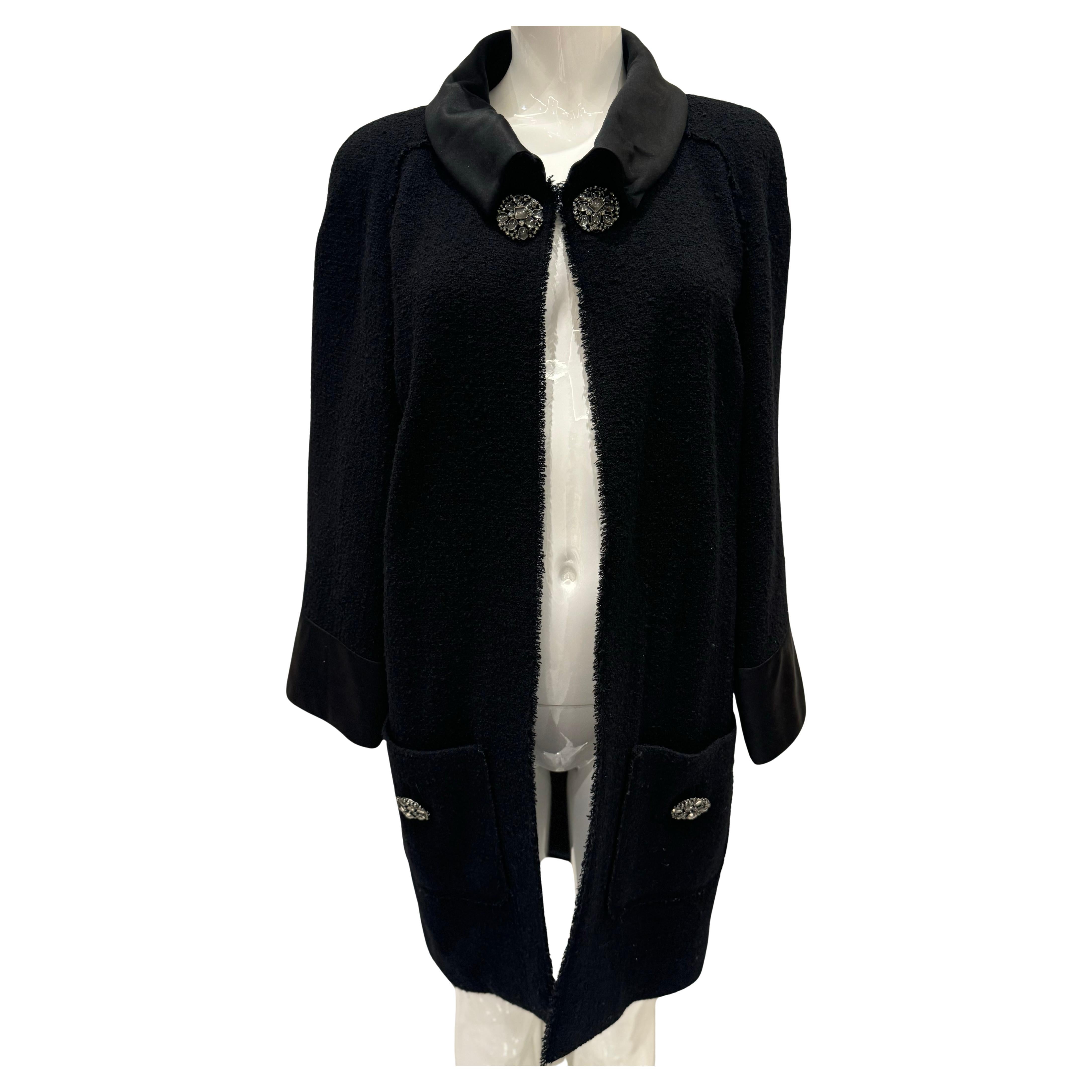 Chanel 2015 cappotto in tweed di lana nero con bottoni oversize Gripoix in vendita