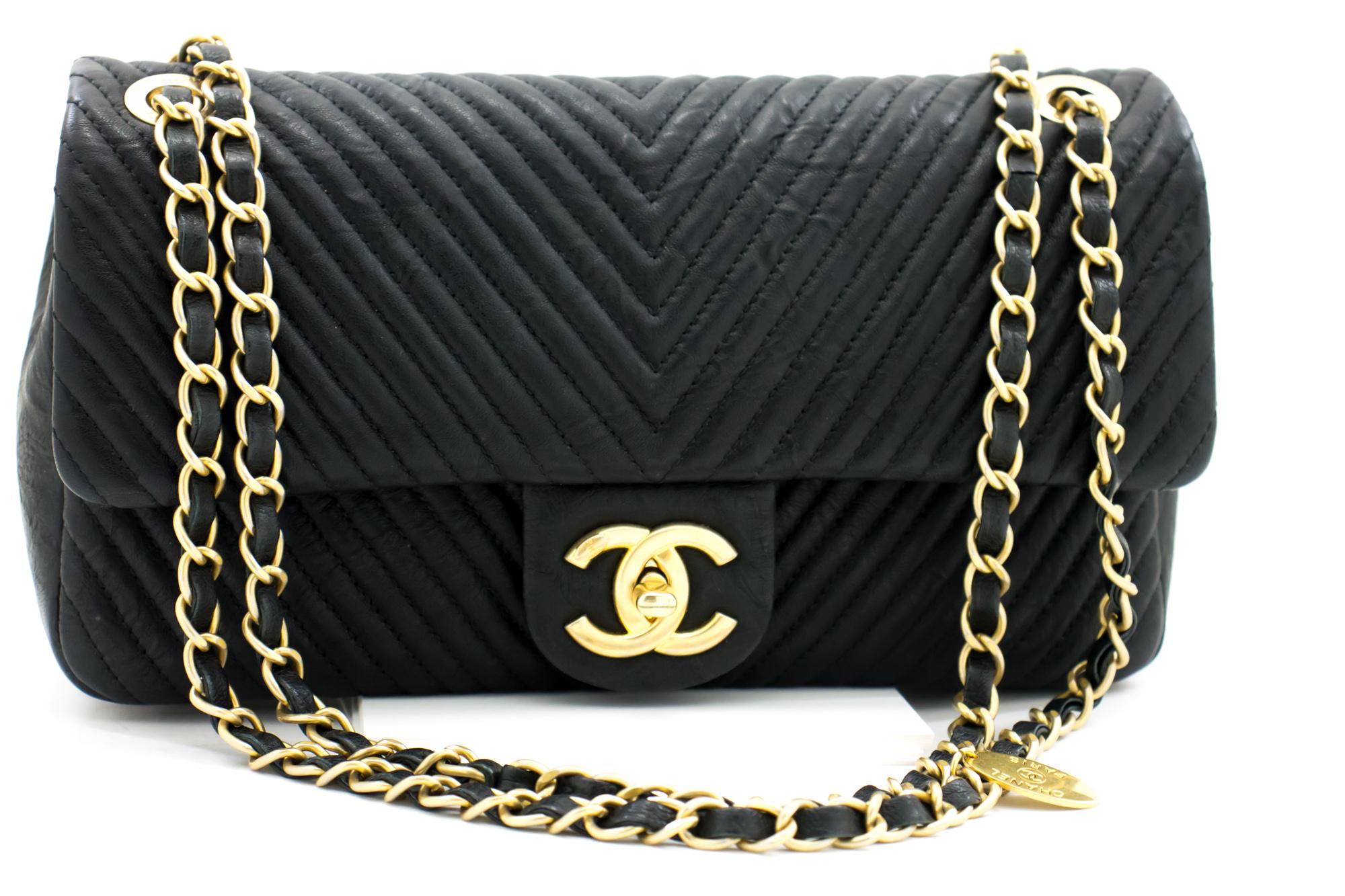An authentic Chanel 2015 Chevron V-Stitch Leather Flap Chain Shoulder Bag. The color is Black. The outside material is Leather. The pattern is Solid. This item is Contemporary. The year of manufacture would be 2014.
Conditions & Ratings
Outside
