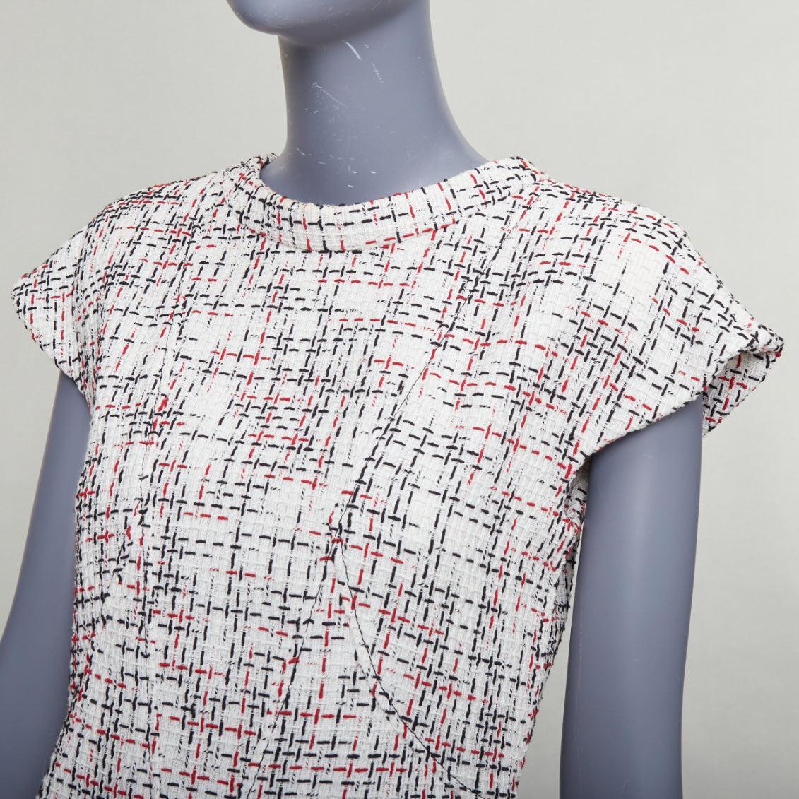 CHANEL 2015 cream red black cotton lattice tweed cap sleeve dress FR34 XS
Reference: GEGG/A00069
Brand: Chanel
Designer: Karl Lagerfeld
Collection: Spring 2015
Material: Tweed
Color: Cream, Red
Pattern: Tweed
Closure: Button
Lining: Cream Silk
Made