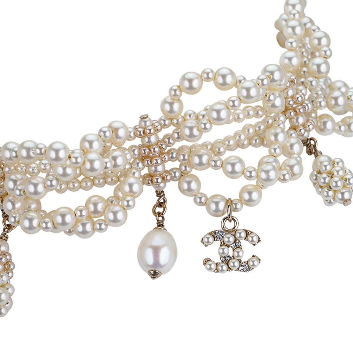 Mightychic offers a very rare Guaranteed authentic very rare Chanel 2105A limited edition fresh water pearl choker.
Entwined pearls with pearls and peral CC dangle form the choker
Unmistakably Chanel.
Comes with Chanel packaging.
final