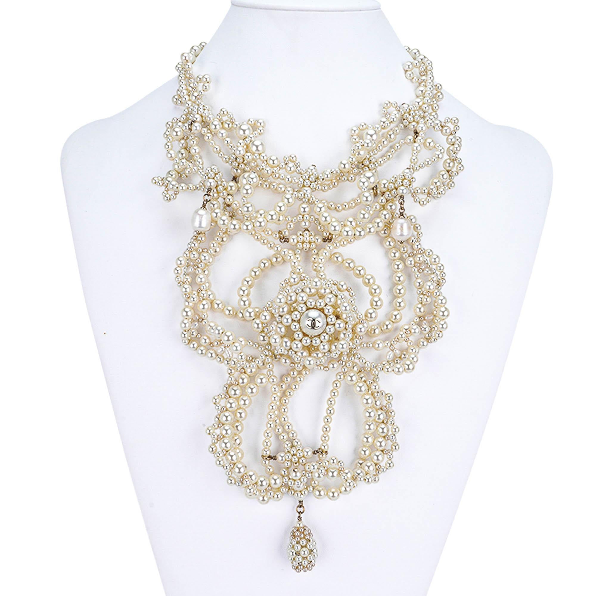 Chanel 2015 Fall Fresh Water Pearl Limited Edition Necklace In Excellent Condition In Miami, FL