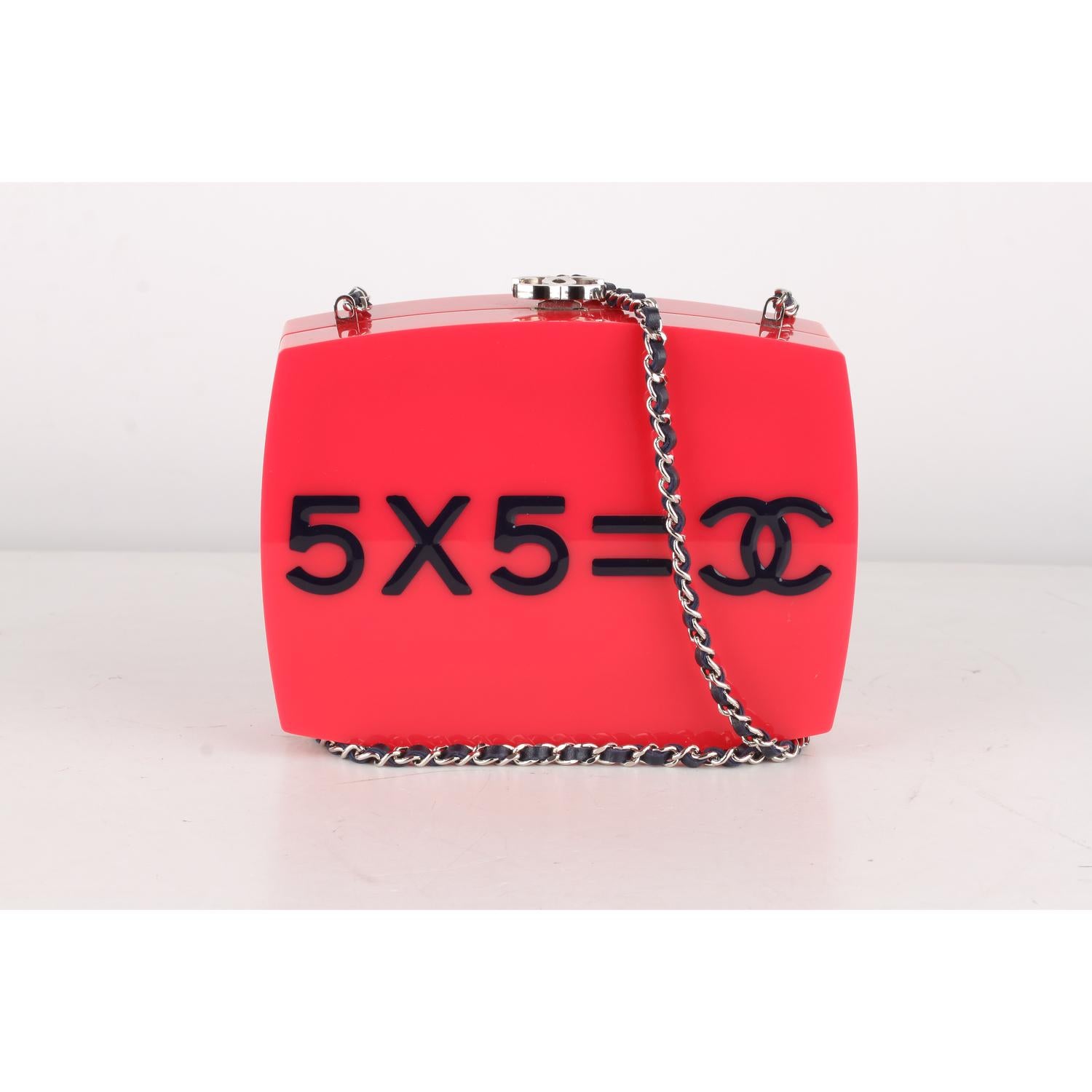 Chanel 2015 Je Ne Suis Pas En Solde Box Clutch with Chain Strap In Excellent Condition In Rome, Rome