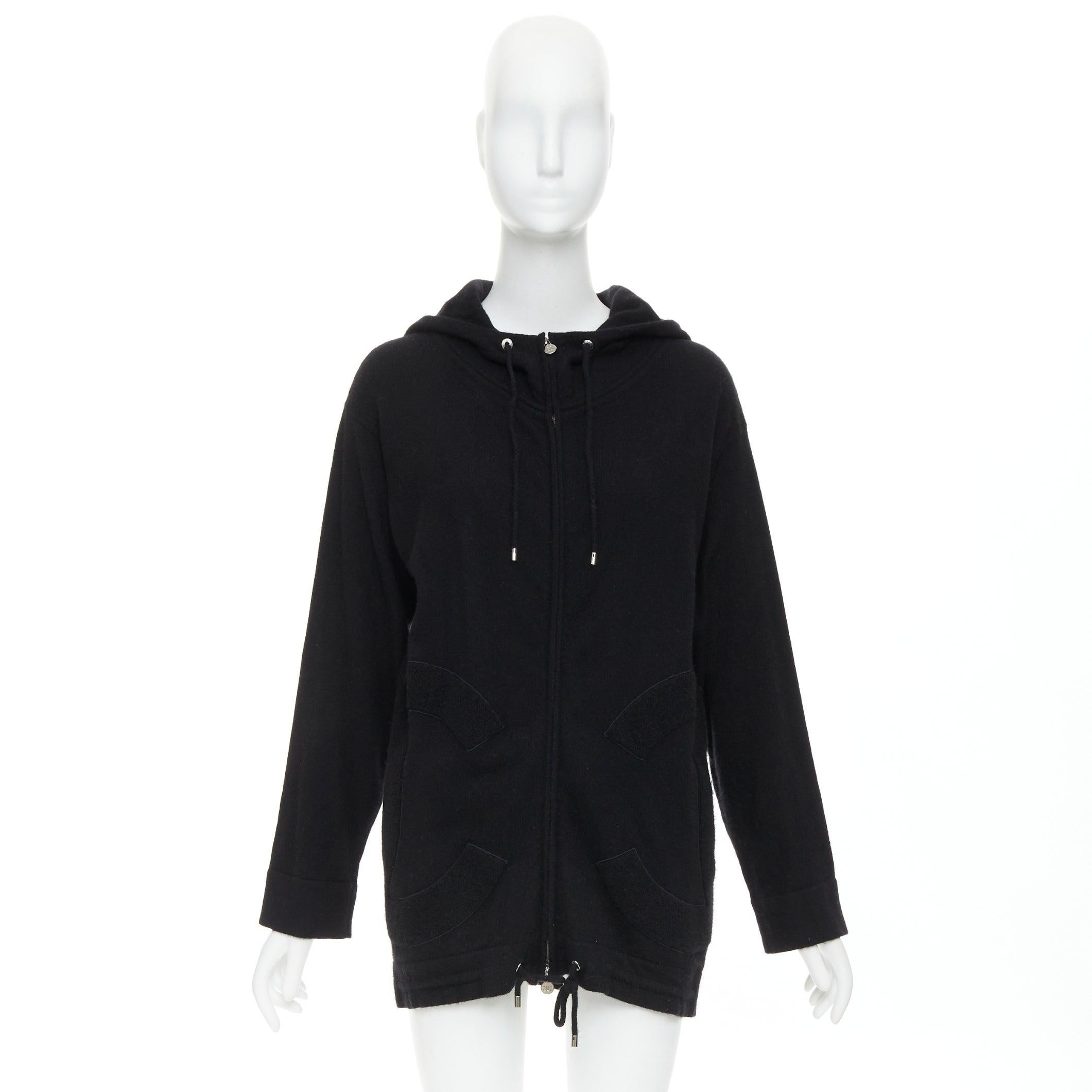 Chanel 2015 Karl Lagerfeld for Chanel 100% cashmere nero doppia tasca CC con cappuccio FR34 XS in vendita 5