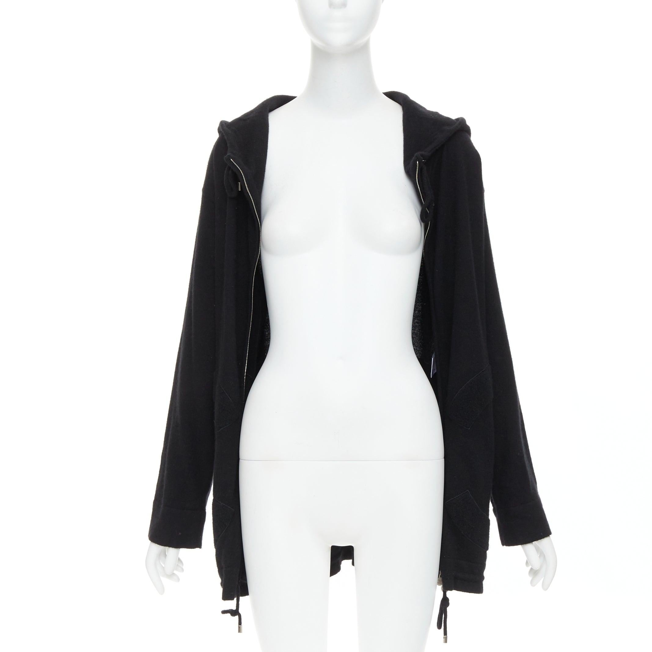 Nero Chanel 2015 Karl Lagerfeld for Chanel 100% cashmere nero doppia tasca CC con cappuccio FR34 XS in vendita