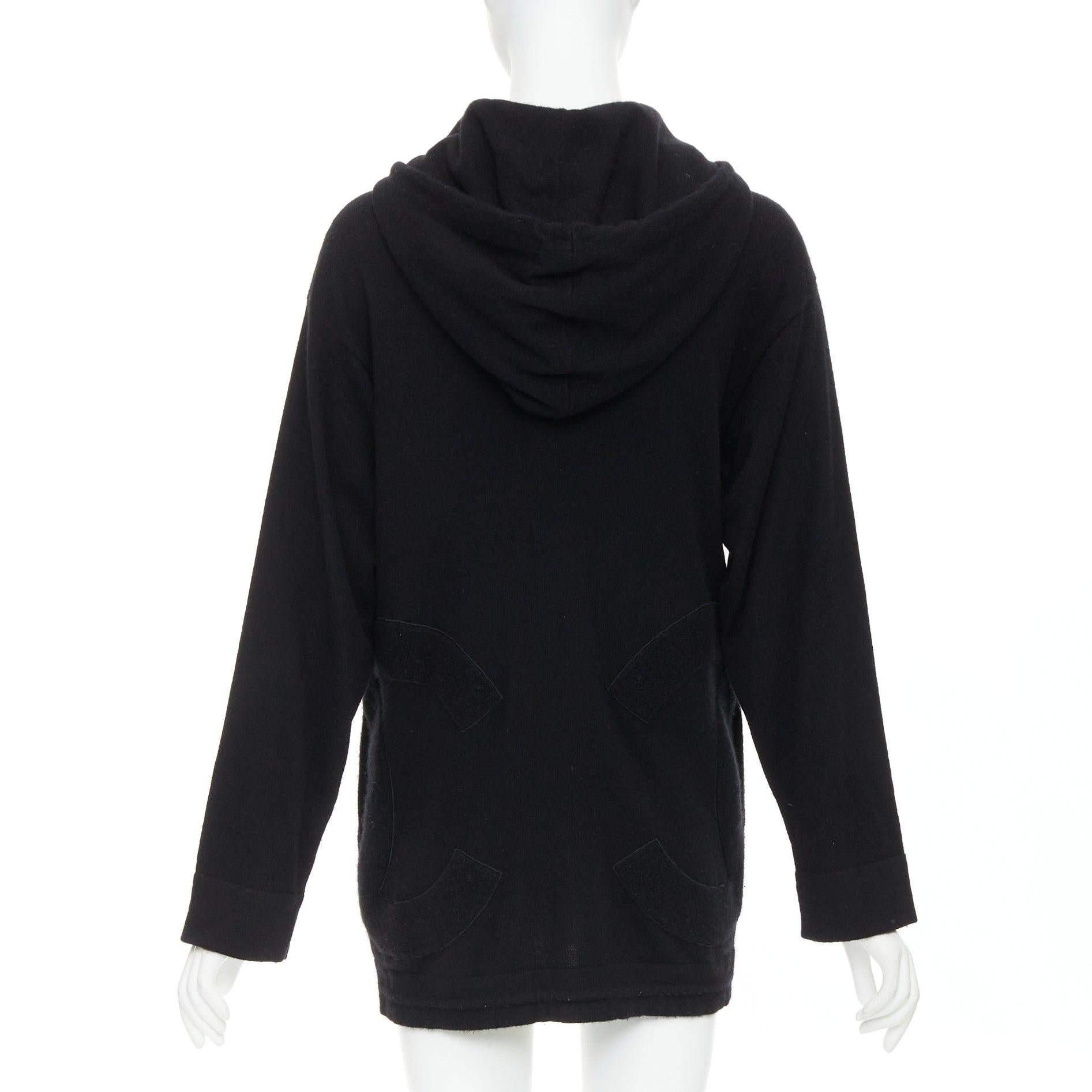 Chanel 2015 Karl Lagerfeld for Chanel 100% cashmere nero doppia tasca CC con cappuccio FR34 XS in vendita 1