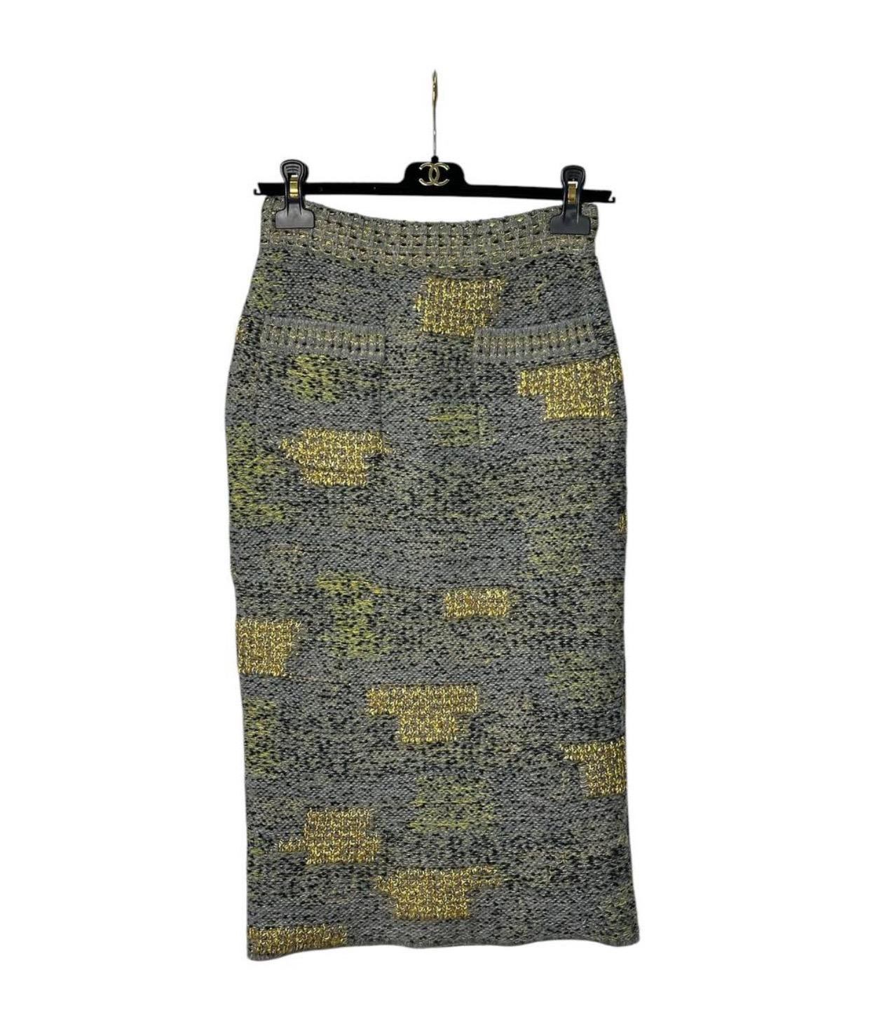 Chanel 2015 Falda a la rodilla Sz.36 Gris en venta
