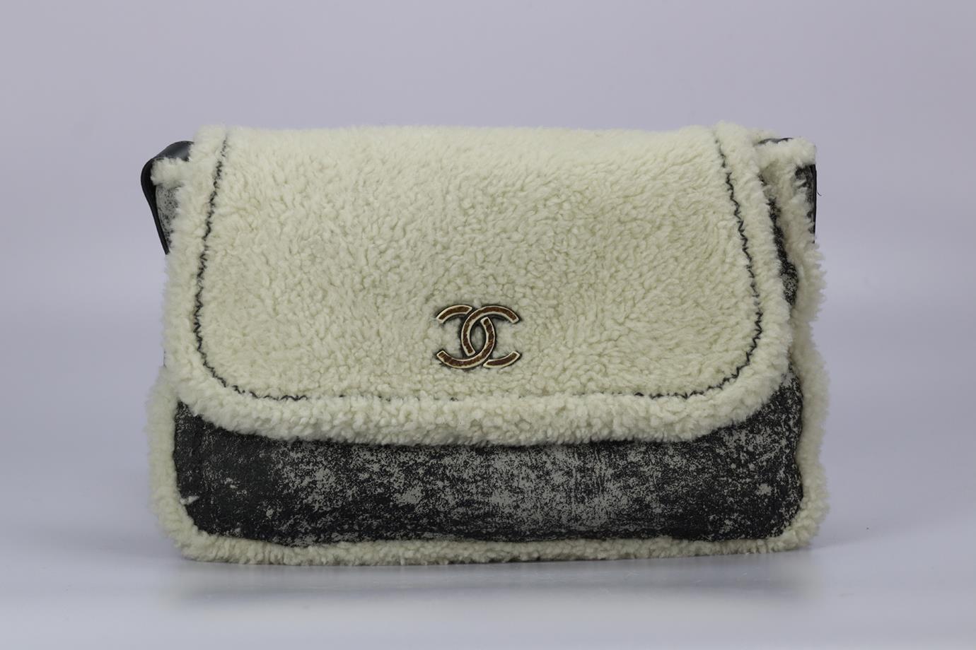 Chanel 2015 Messenger Shearling And Nubuck Shoulder Bag. Cream and grey. Open Top. Does not come with - dustbag or box. Height: 9.8 in. Width: 15.2 in. Depth: 3.5 in. Strap drop: 20 in. Condition: Used. Very good condition - Light signs of wear to