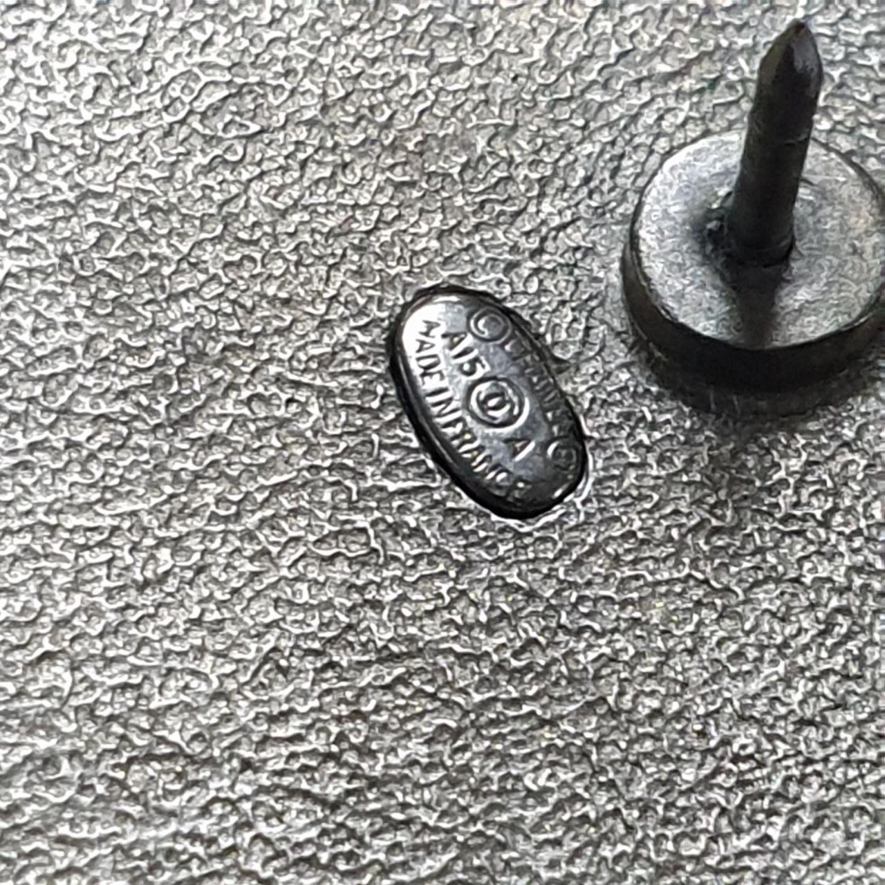 Chanel 2015 Metall  CC-Pin im Zustand „Hervorragend“ im Angebot in Krakow, PL