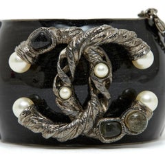 Chanel 2015 Metiers d Art Bracelet Cuff CC fancy pearls and dark silver metal