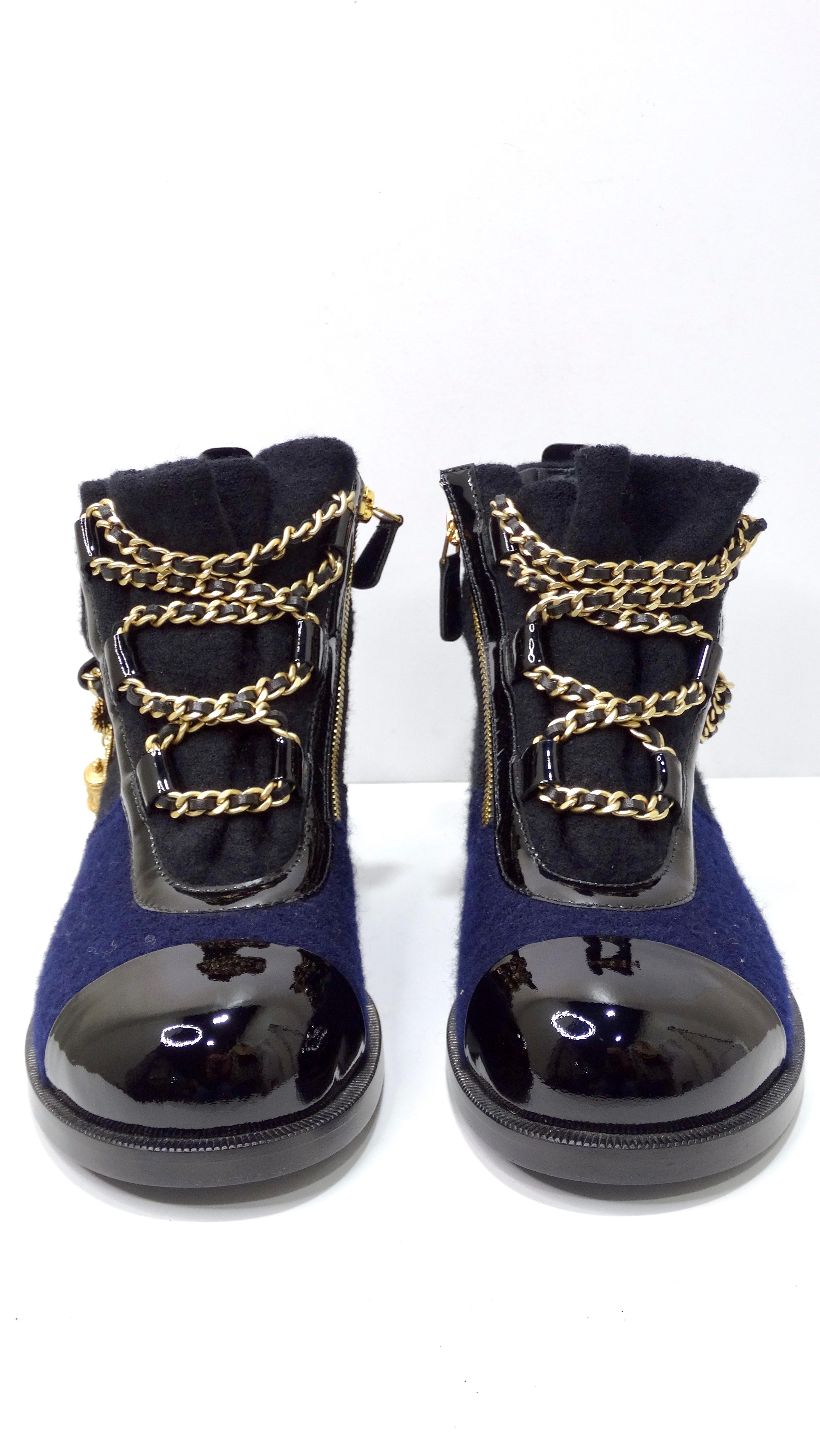 Chanel 2015 Métiers d''Art Collection Charm Ankle Boots Excellent état à Scottsdale, AZ