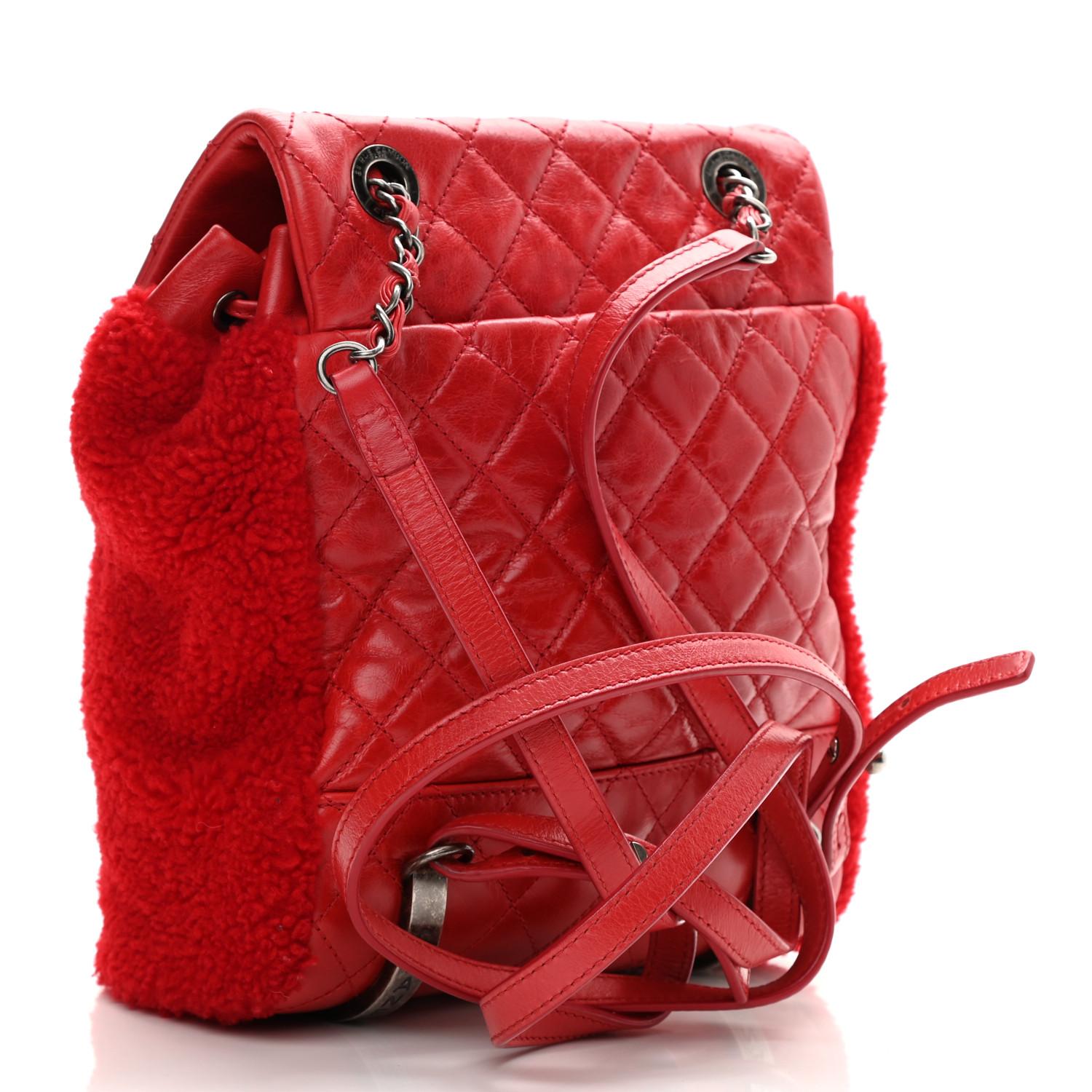 Chanel Paris-Salzburg Mountain Red Shearling Leather Rucksack Backpack

Year: 2015

From the Pre-Fall 2015 Collection by Karl Lagerfeld
Red Shearling
Interlocking CC Logo & Quilted Pattern
Antiqued Silver-Tone Hardware
Calf Hair Trim
Chain-Link