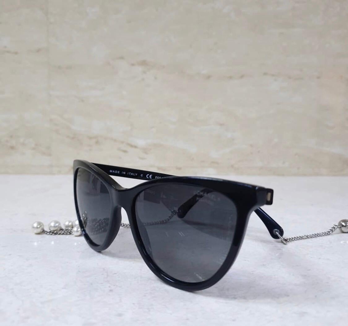 Chanel 2015 Pearl Chaine Occhiali da sole polarizzati a forma di occhio di gatto In condizioni ottime a Krakow, PL