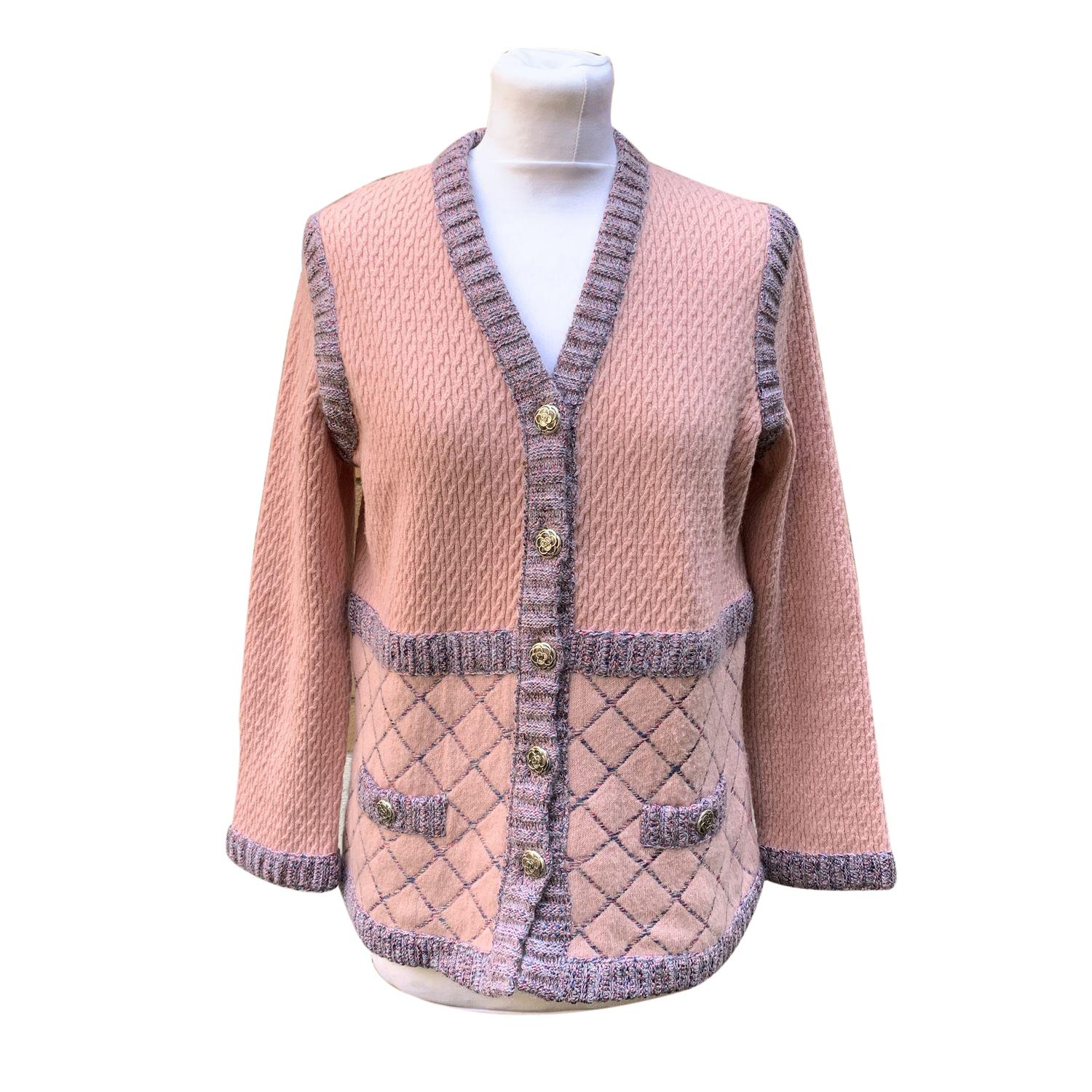 Chanel baby pink Cardigan from the 2015 Fall Collection designed by Karl Lagerfeld. CC logo Camellia buttons. 2 pockets on the front. Quilted detailing. Composition: 50% Silk, 40% Cashmere, 10% Mohair. Size: 40 FR


Details

MATERIAL: Silk

COLOR:
