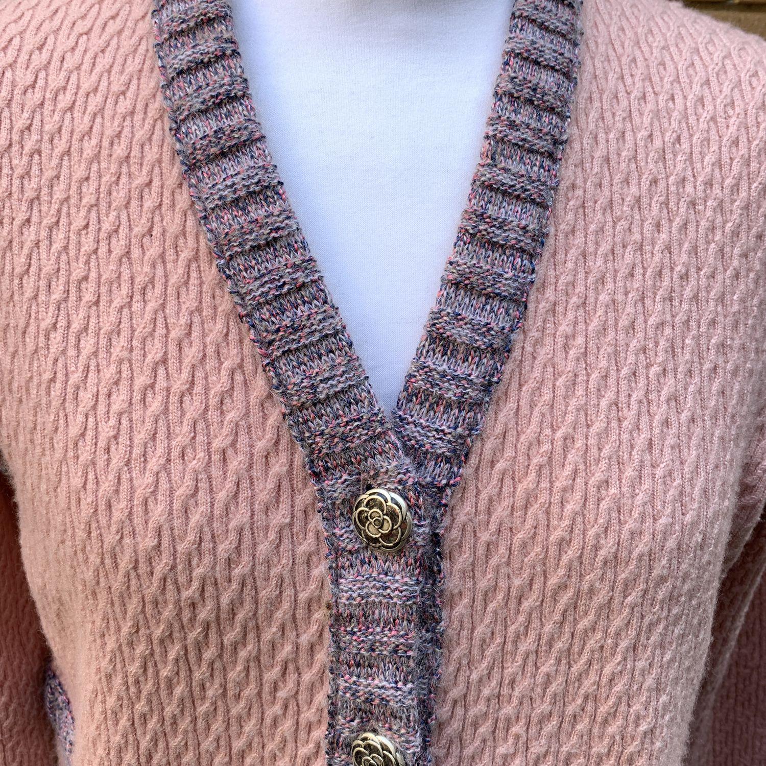 Chanel 2015 Pink Silk and Cashmere Knit Cardigan Size 40 FR For Sale 2