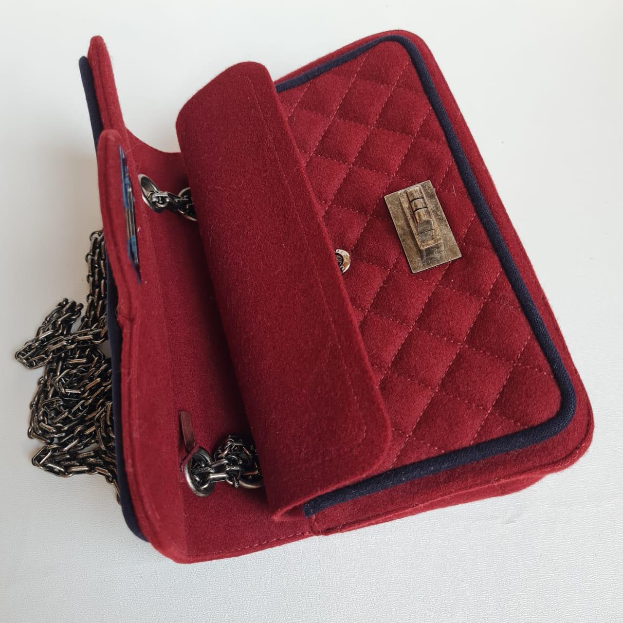 Chanel 2015 Red Edelweiss Reissue Wool Flap Bag In Good Condition For Sale In Jakarta, Daerah Khusus Ibukota Jakarta